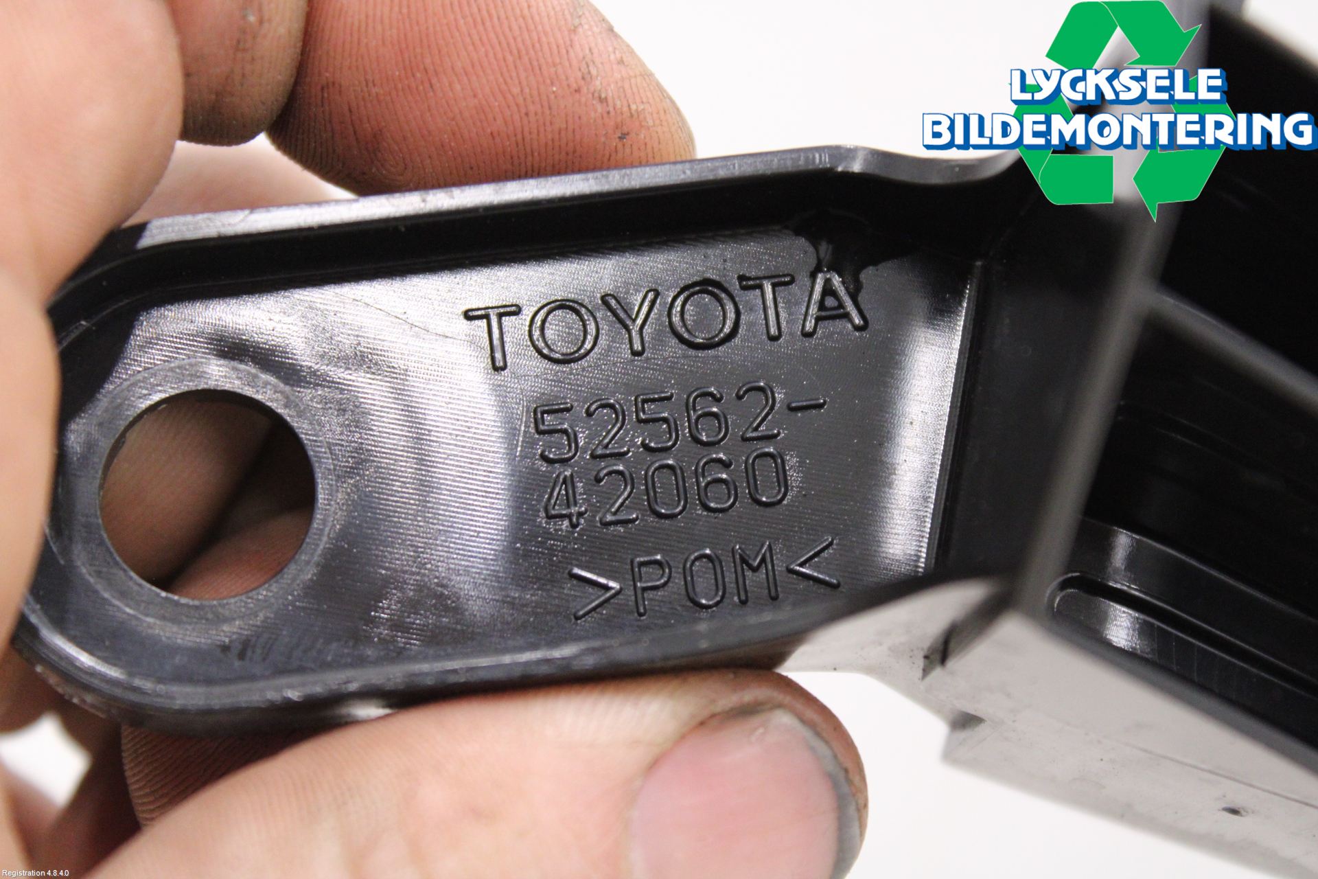 Toyota RAV4 19- Stötfångarfäste Bak Hö