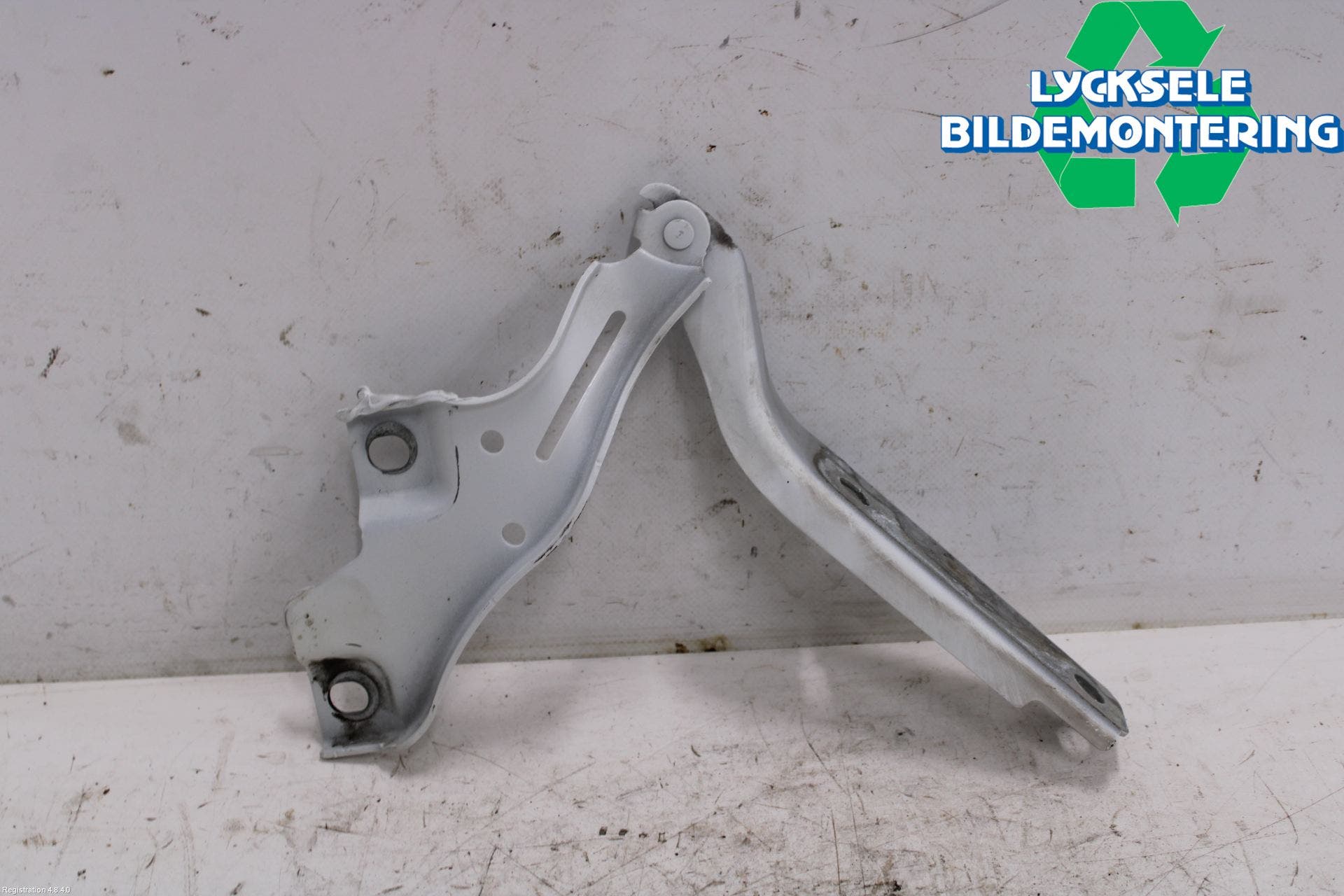 Volkswagen VW PASSAT 15-19 Huvgångjärn