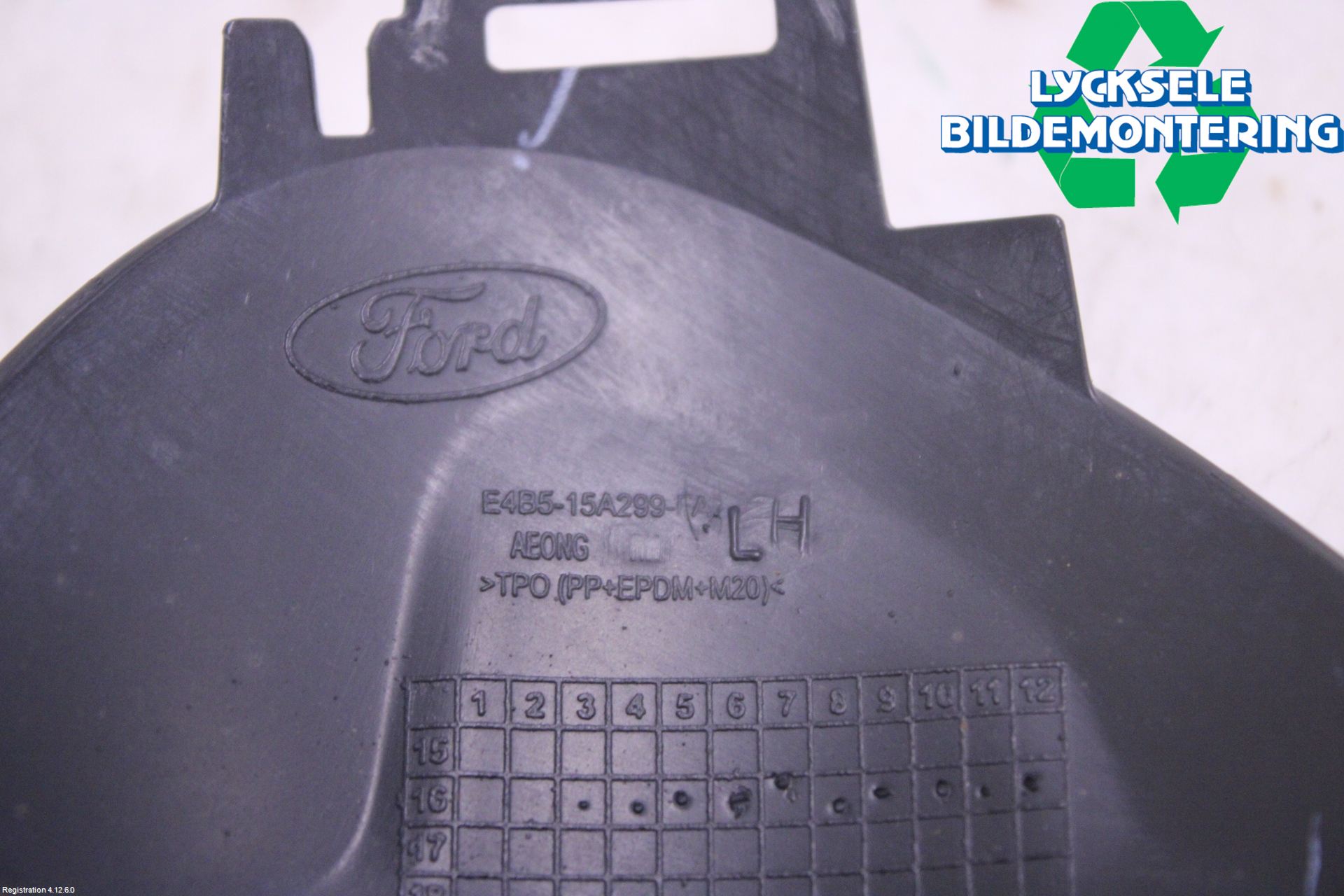 Ford KA+ 16-20 Dimljussarg Fram
