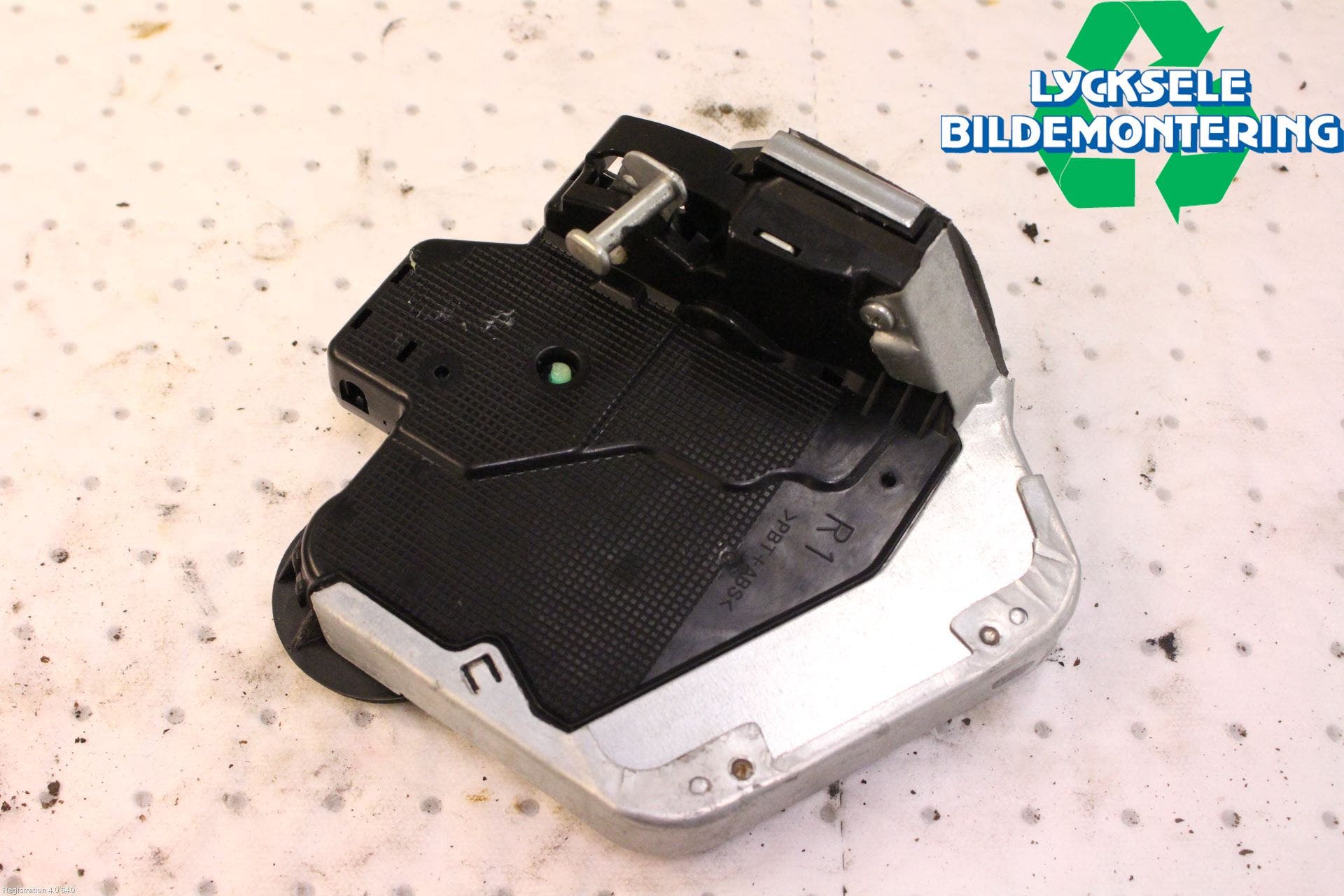 Lexus GS 300h/450h 13-20 Låskista-Dörrlås