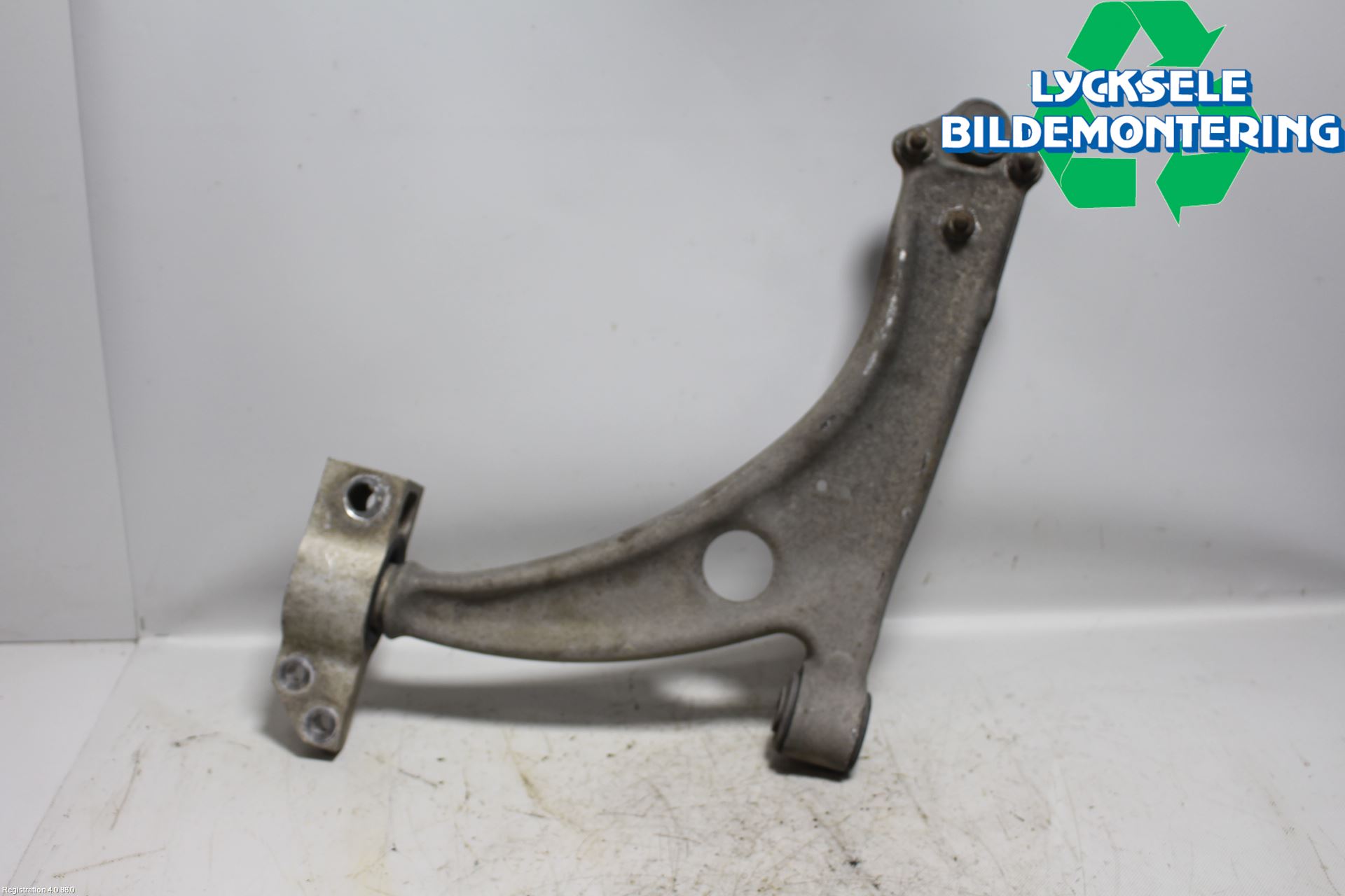 Volkswagen VW PASSAT 05-11 Bärarm Fram Undre Vä