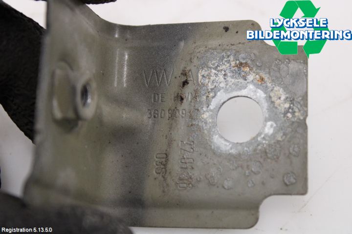 Volkswagen VW PASSAT 15-19 Skärmfäste Fram Hö