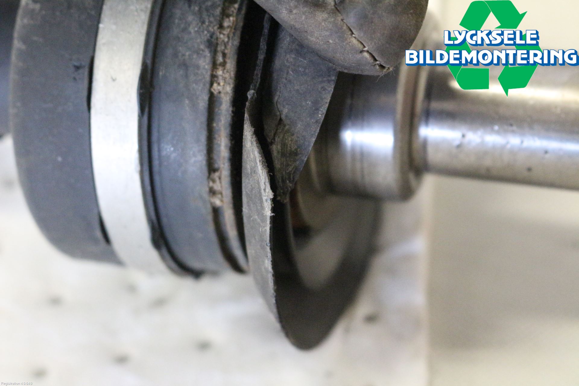 BMW 5 G30/G31/F90 17-23 Drivaxel Bak Vänster
