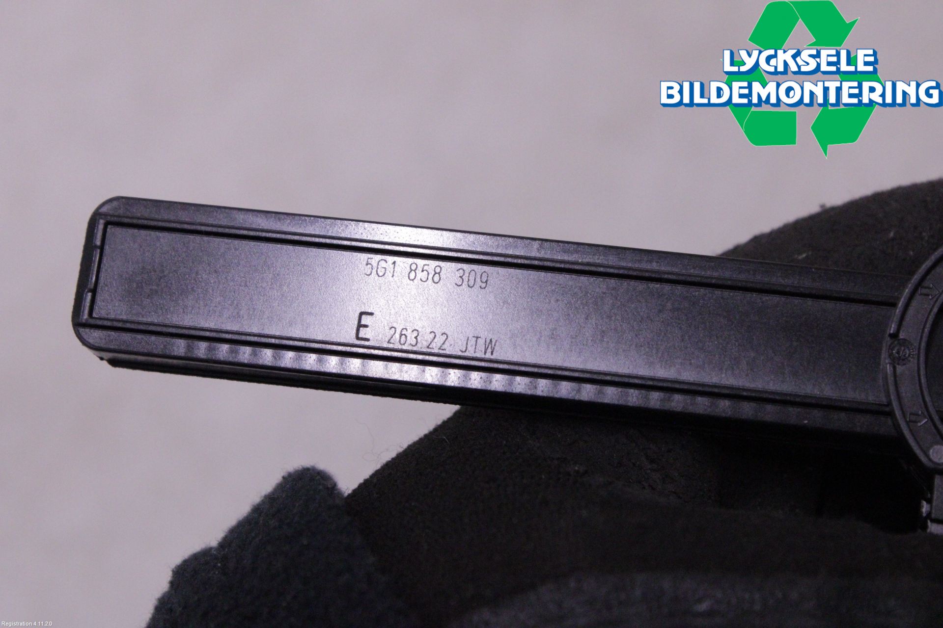 Volkswagen VW GOLF / E-GOLF VIII 20- Handskfack Dämpare