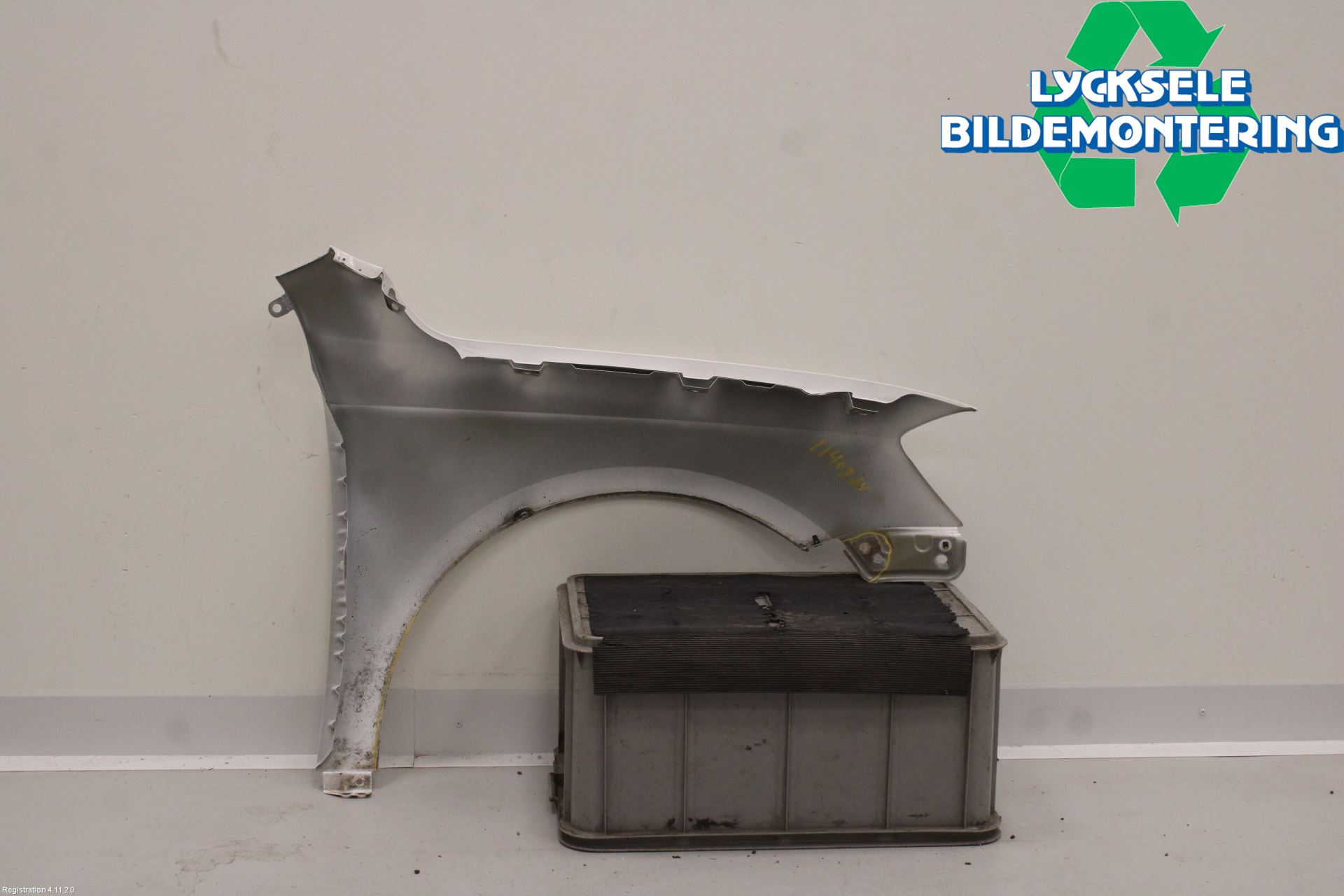 Volkswagen VW PASSAT 11-14 Skärm Fram Vänster