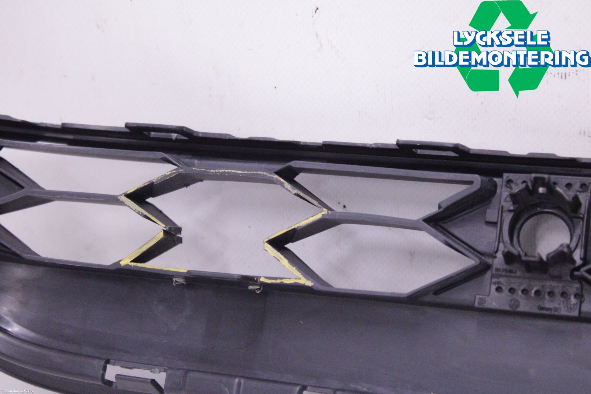 Volkswagen VW TIGUAN 16-24 Grilldel Mitt