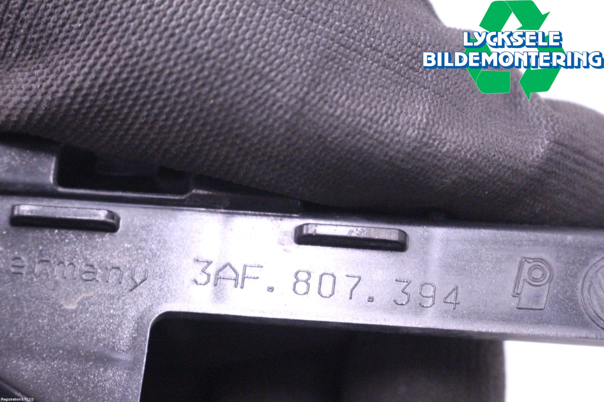 Volkswagen VW PASSAT 11-14 Stötfångarfäste Bak Hö