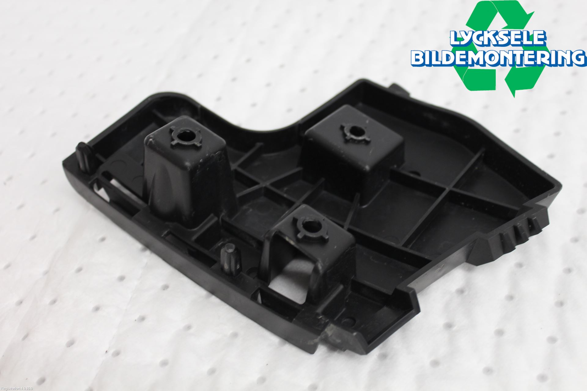 Volvo V60 11-13 Stötfångarfäste Bak Vä