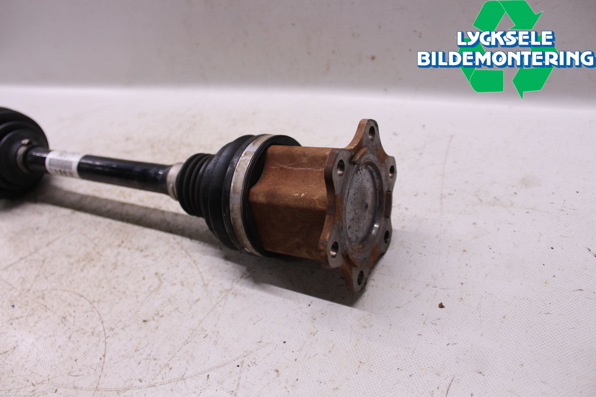 Volkswagen VW PASSAT 11-14 Drivaxel Bak Höger
