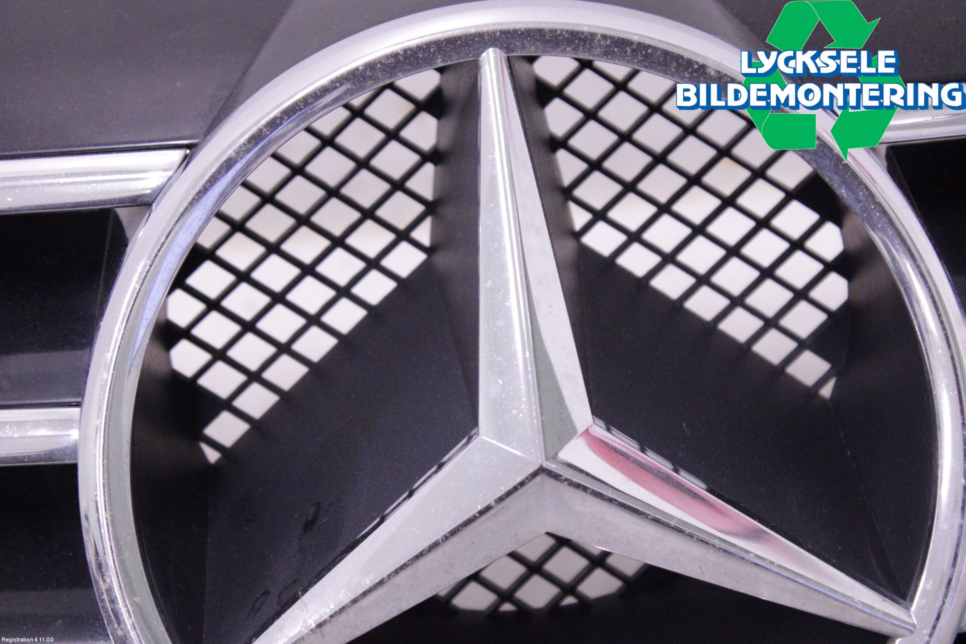 Mercedes-Benz MB CLK (C209) 02-09 Grill Komp