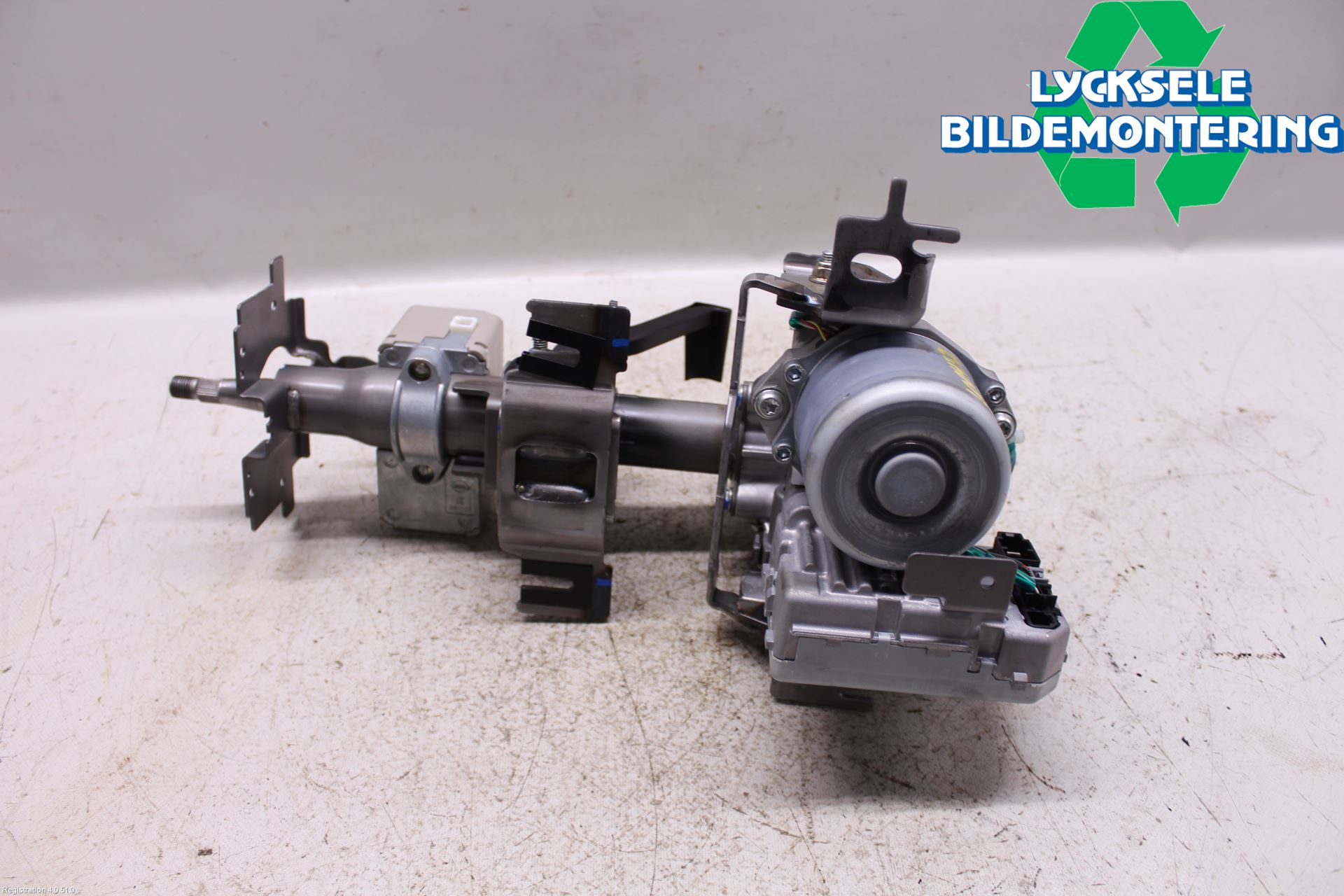 Nissan JUKE 14-19 Rattaxelagg Justerbart