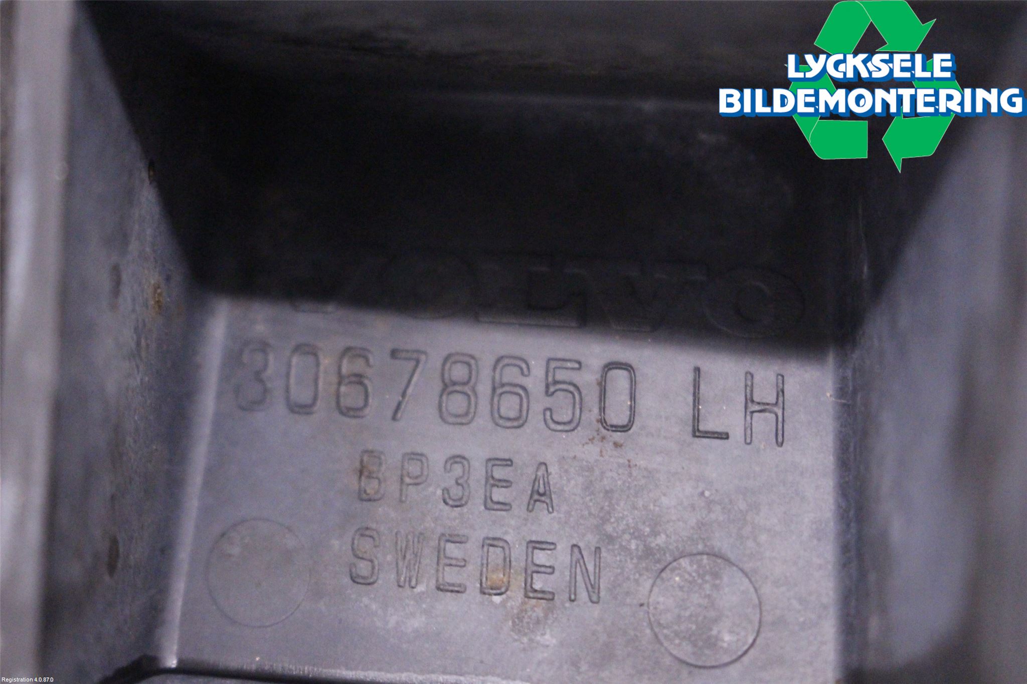 Volvo XC70 08-13 Stötfångarfäste Bak Vä