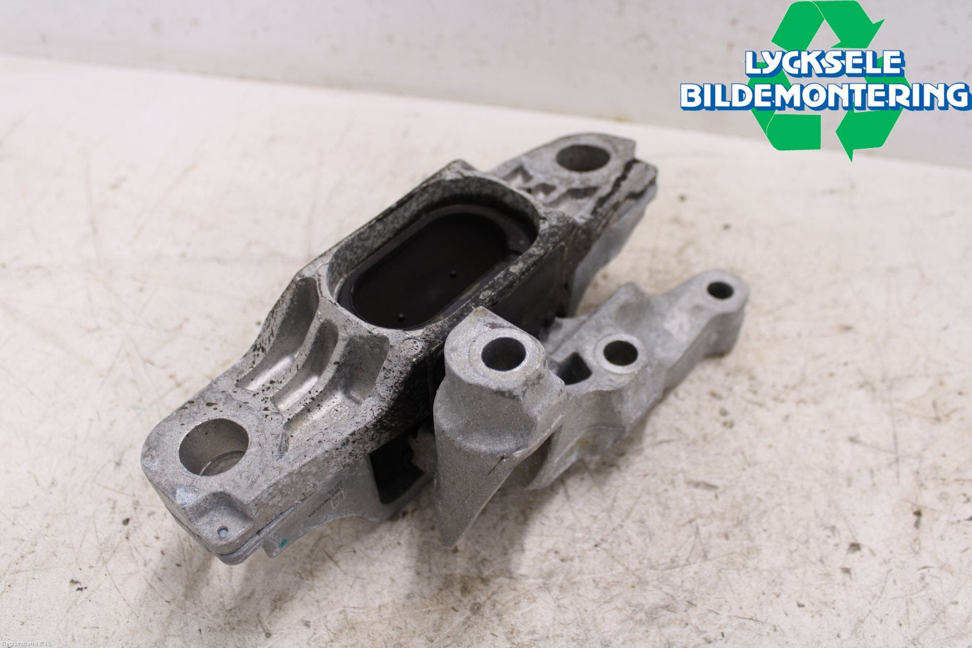 Ford KUGA/KUGA PHEZ/FHEV 20- Växellådsfäste