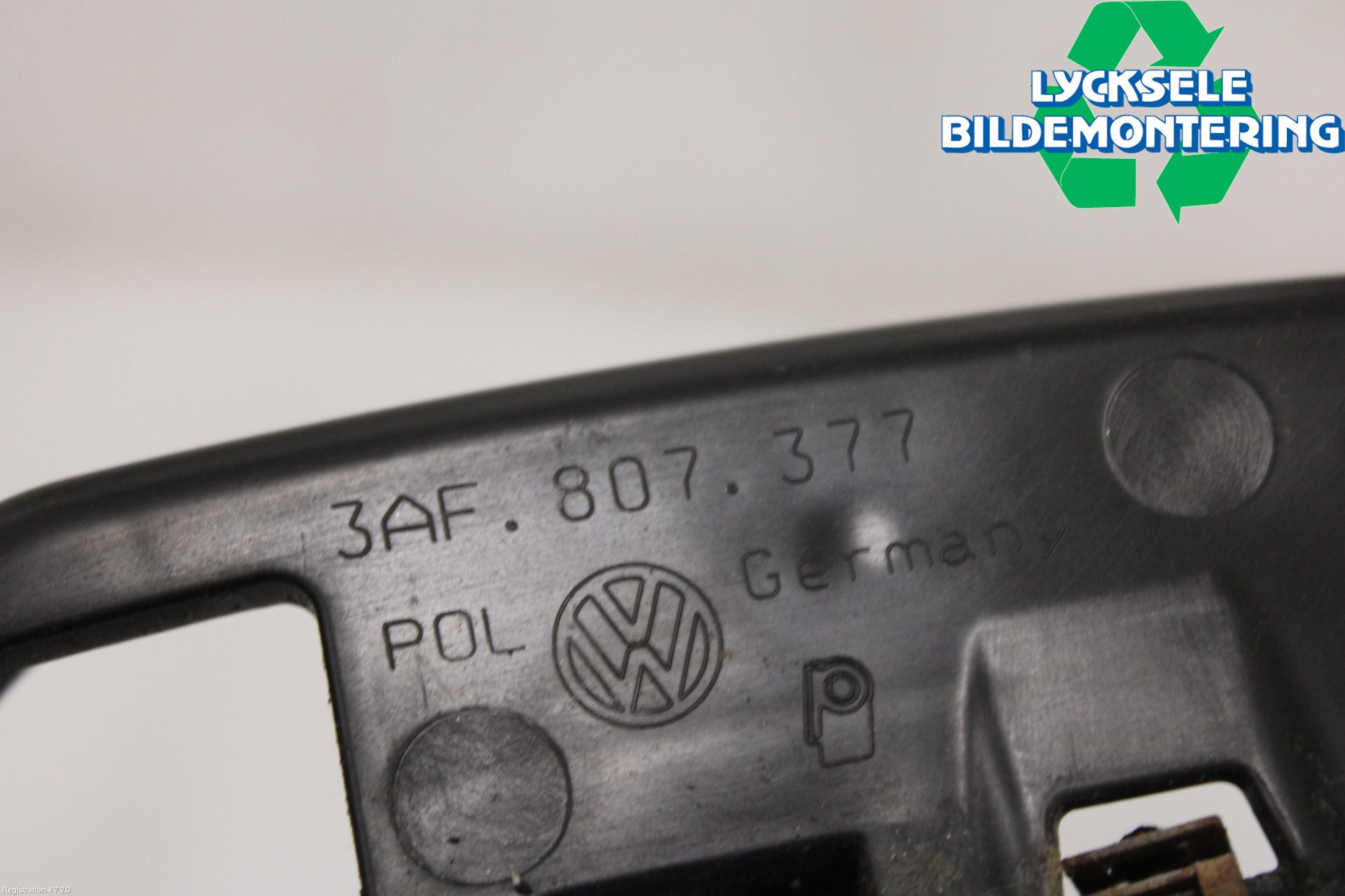 Volkswagen VW PASSAT 11-14 Stötfångarfäste Bak Vä