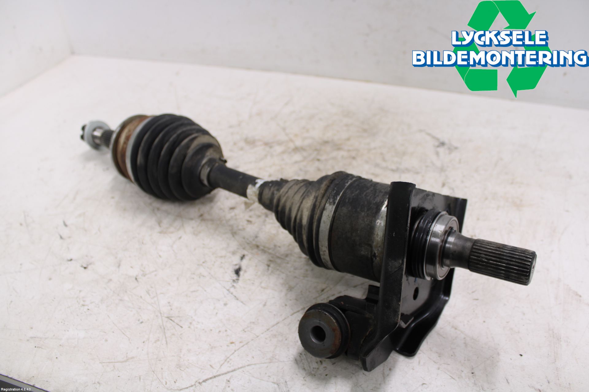 Isuzu D-MAX Drivaxel Fram Höger