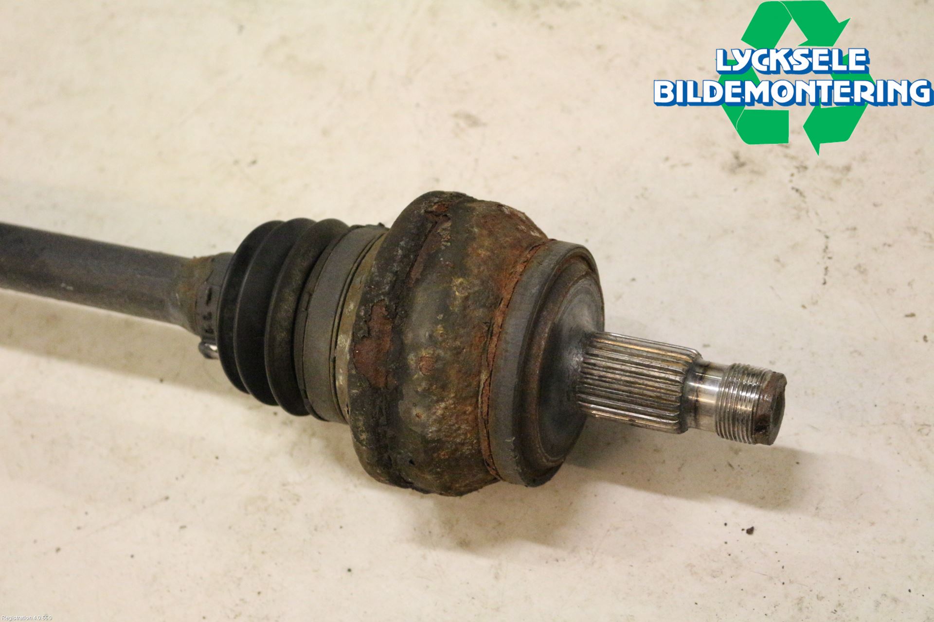 Mercedes-Benz MB C-KLASS (W204) 07-15 Drivaxel Bak Höger