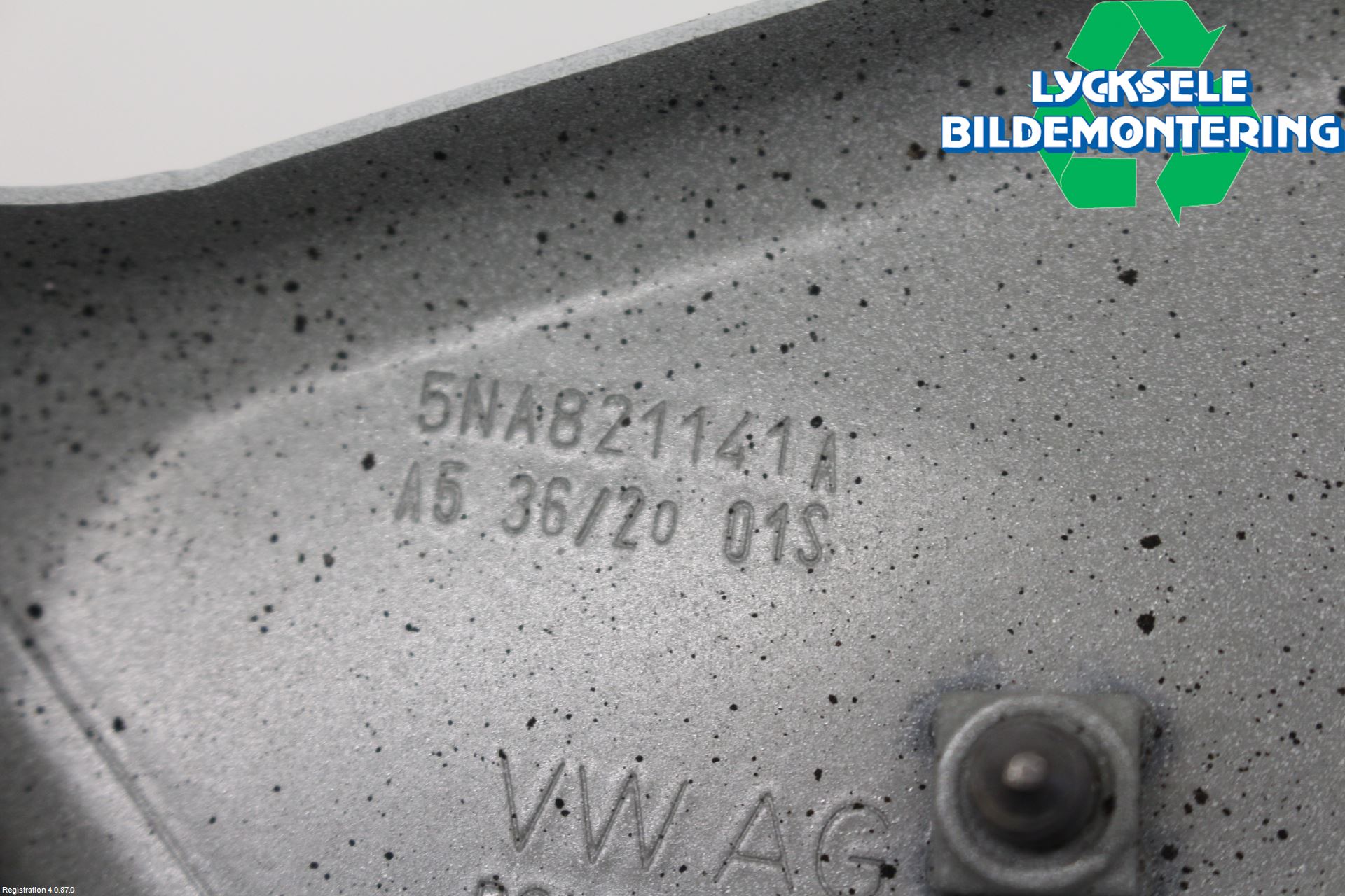 Volkswagen VW TIGUAN 16-24 Skärmfäste Fram Vä