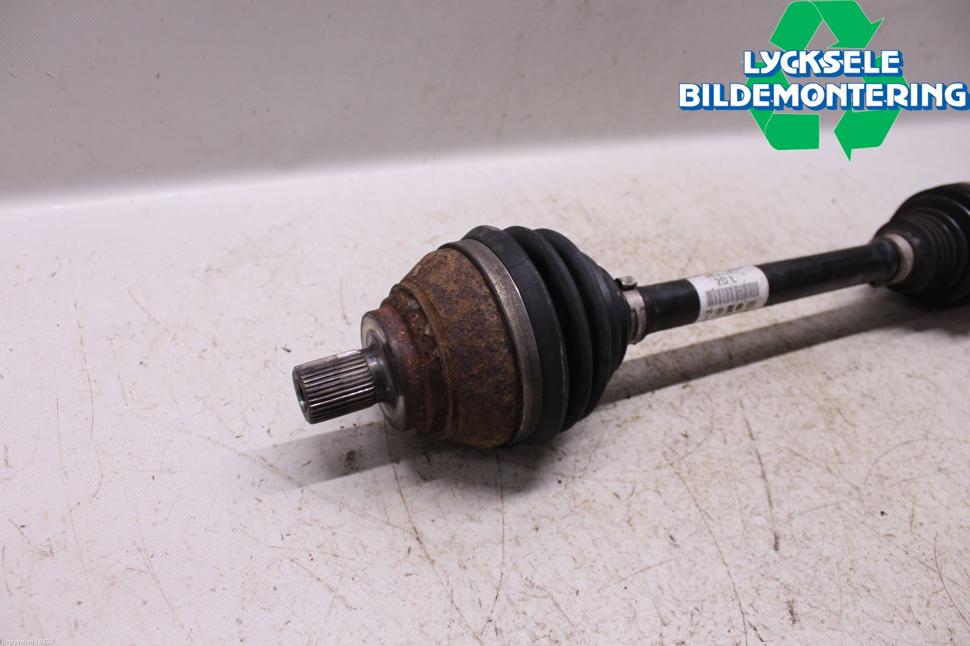 Volkswagen VW PASSAT 11-14 Drivaxel Bak Höger