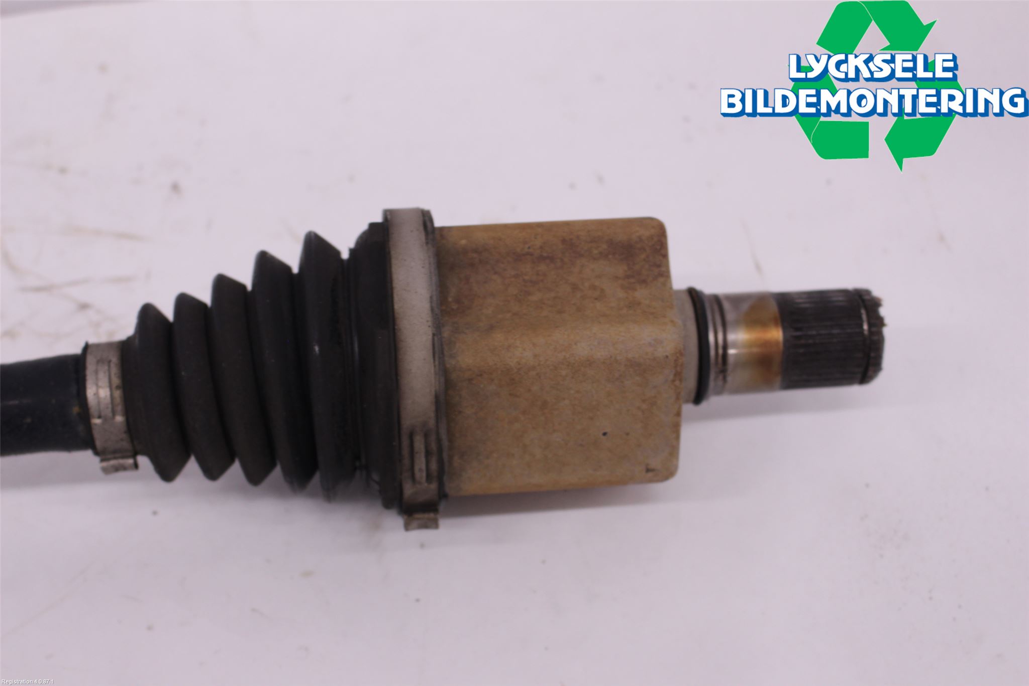 Skoda SUPERB 16-24 Drivaxel Fram Vänster