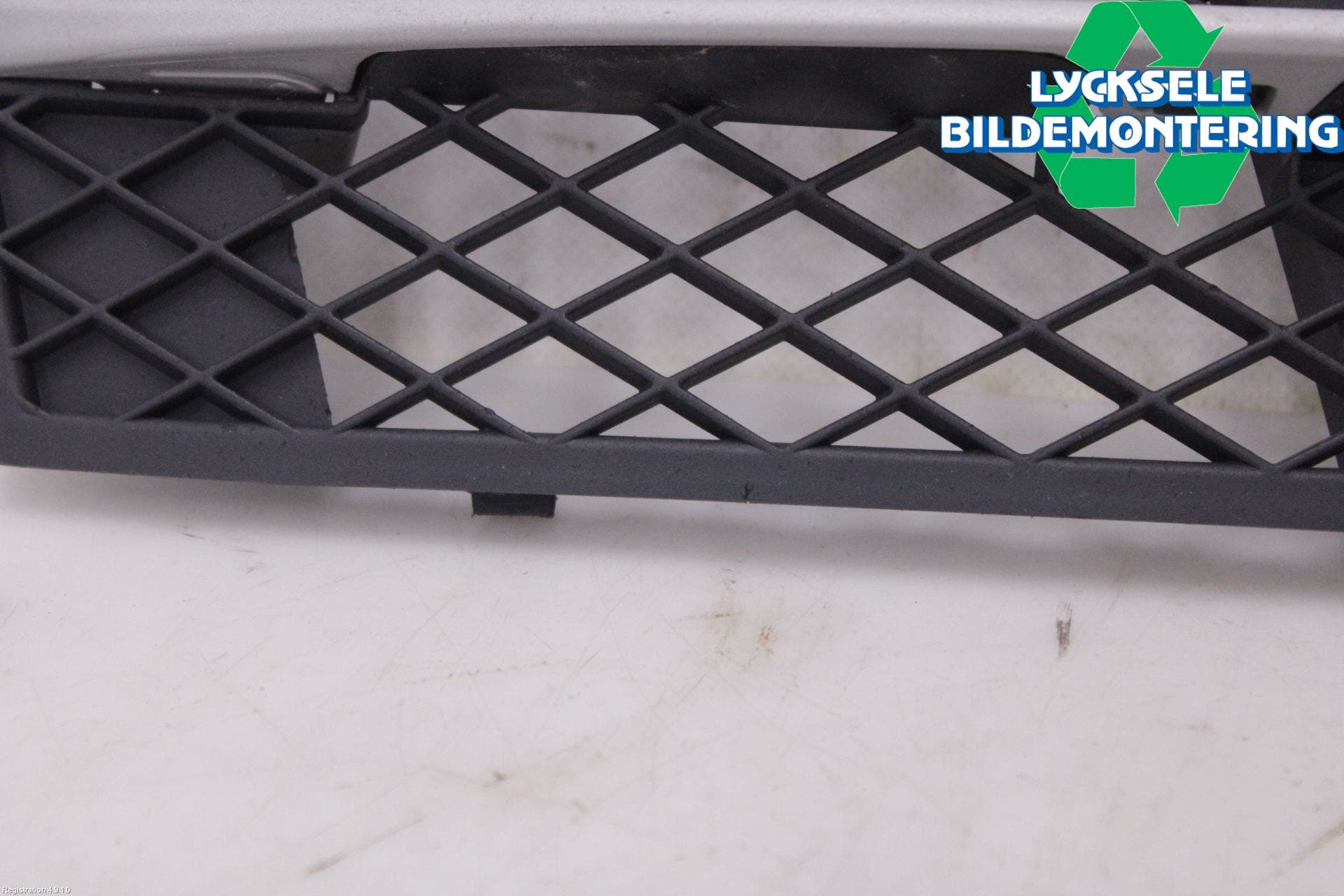 BMW 5 F10/F11/F18 09-17 Grilldel Höger