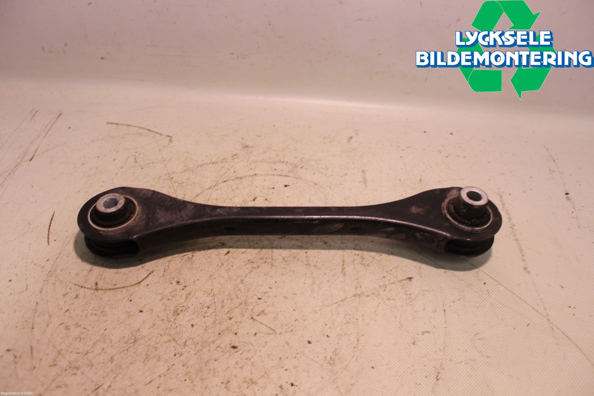 Skoda KAROQ 18- Bärarm Bak Höger