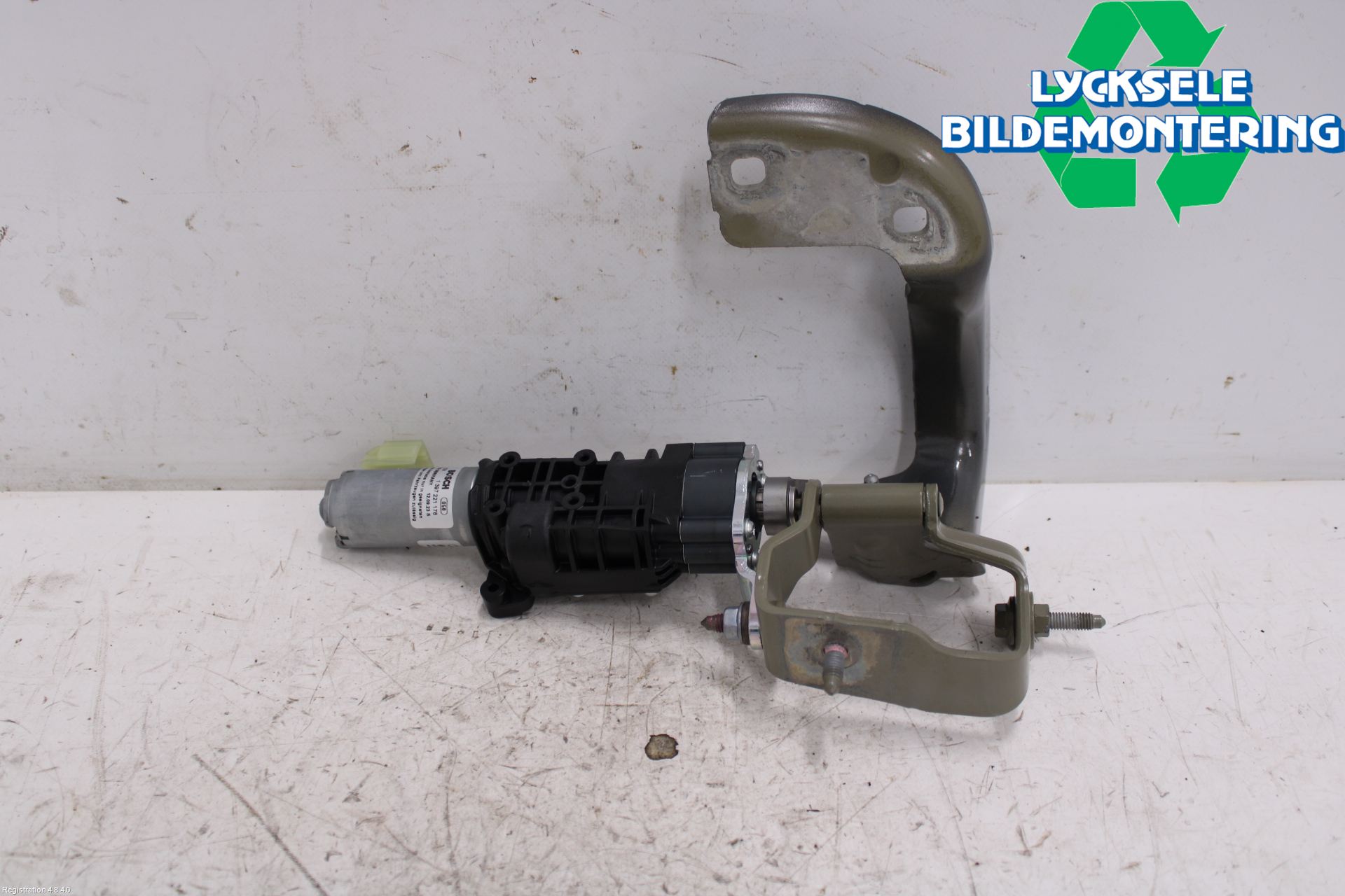 Audi A4/S4 B9 20- Bakluckegångjärn Vä