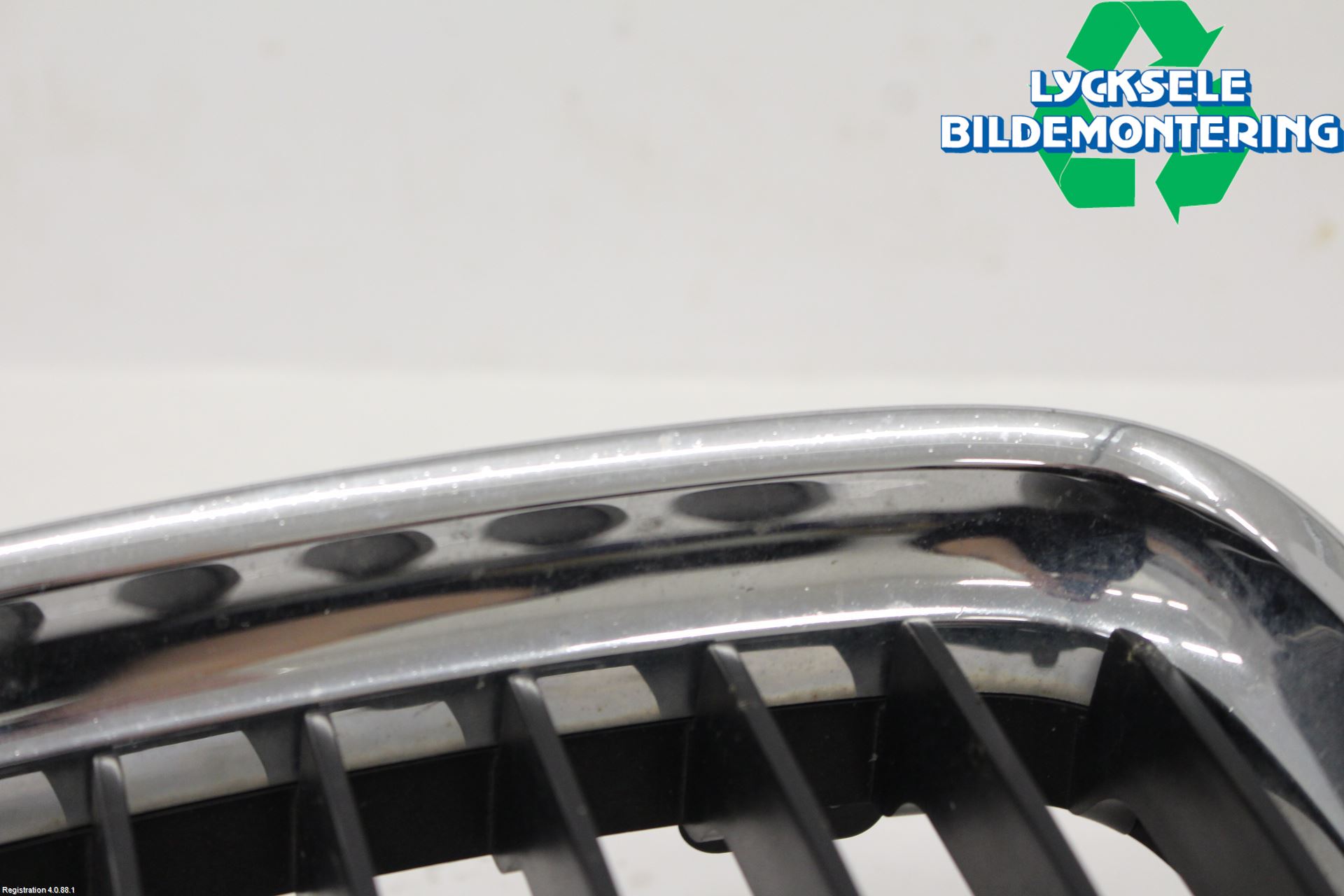 BMW 3 E90/91 SED/TOU 05-12 Grilldel Vänster