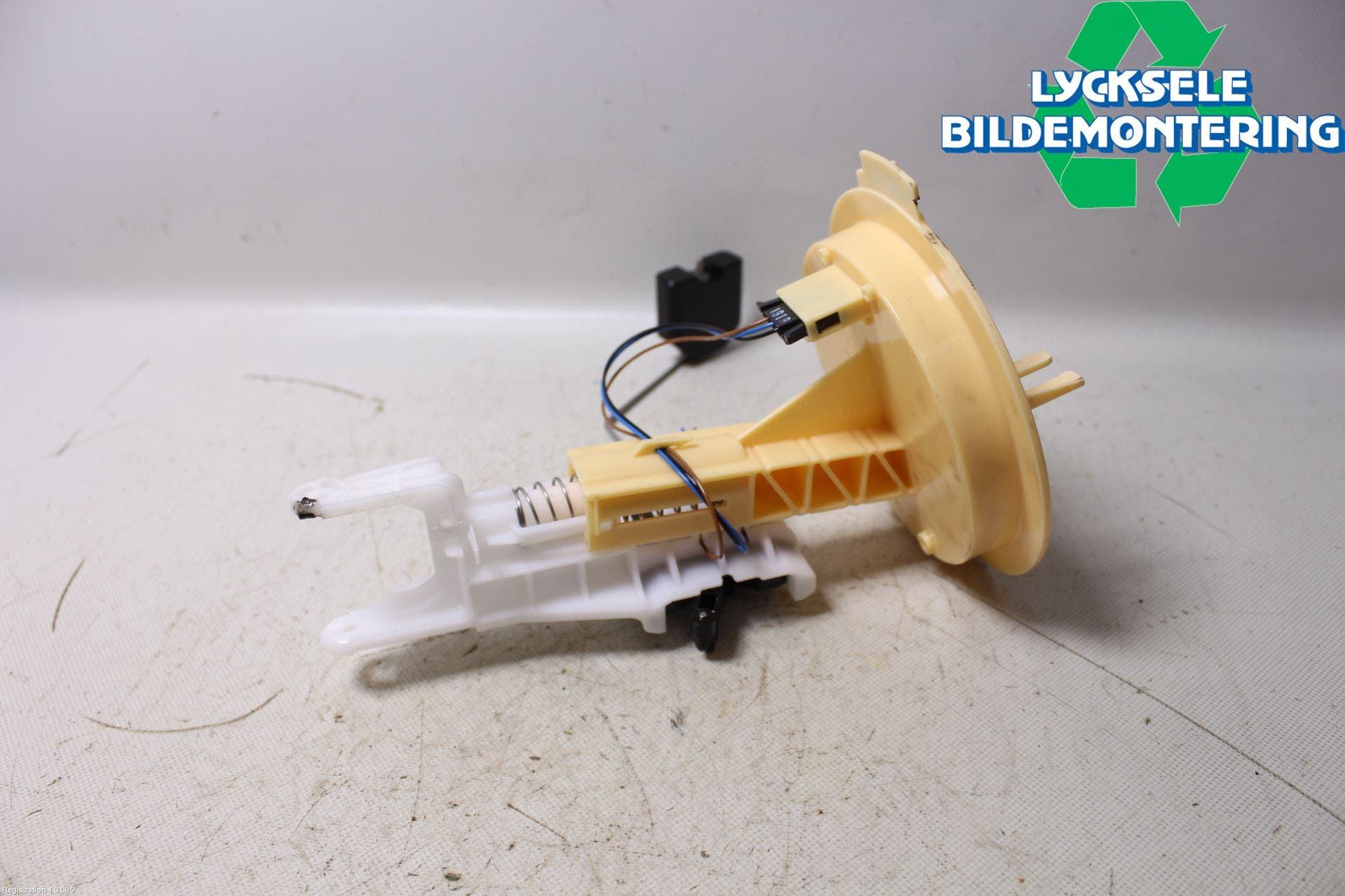 Volkswagen VW PASSAT 15-19 Givare Tank