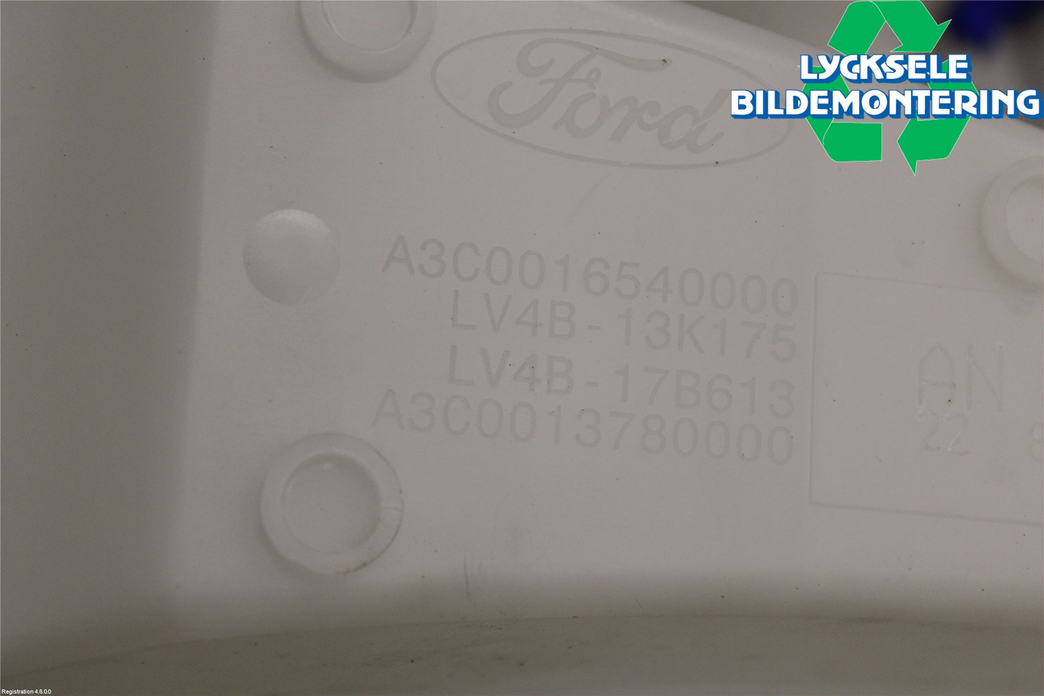 Ford KUGA/KUGA PHEZ/FHEV 20- Spolartank Vindruta-Strål