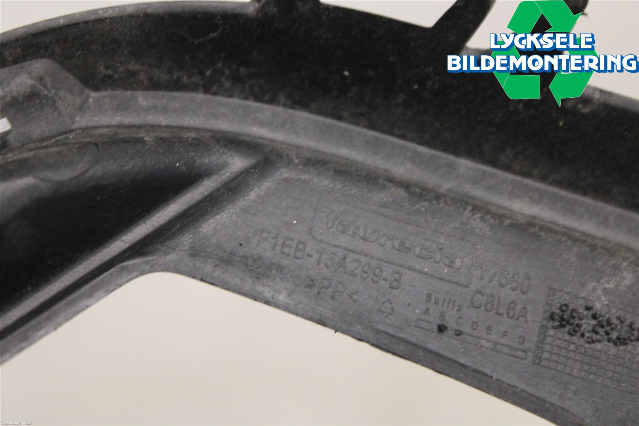 Ford FOCUS 15-18 Dimljussarg Fram