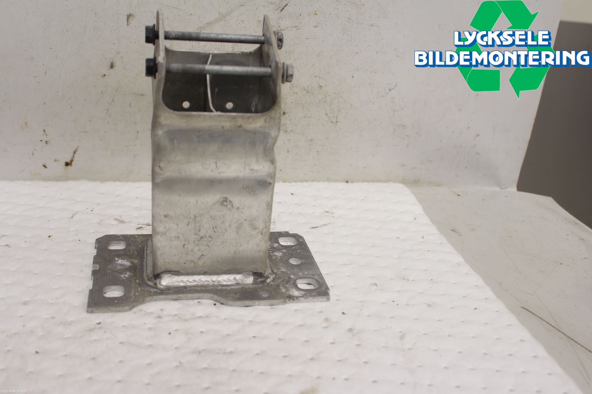 Audi A4/S4 B9 16-19 Stötfångarbärjärn Fram