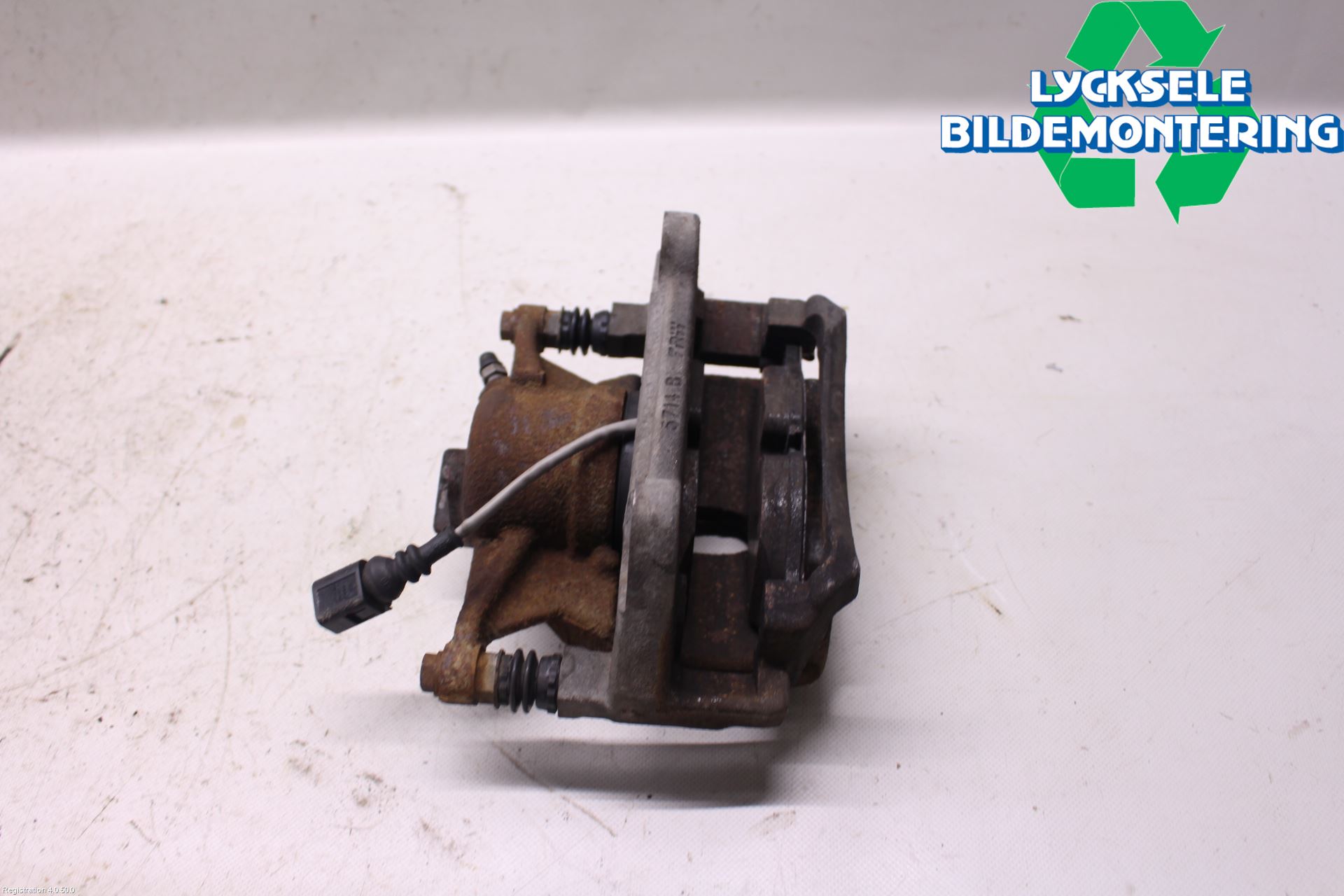 Volkswagen VW PASSAT 15-19 Bromsok Fram Höger