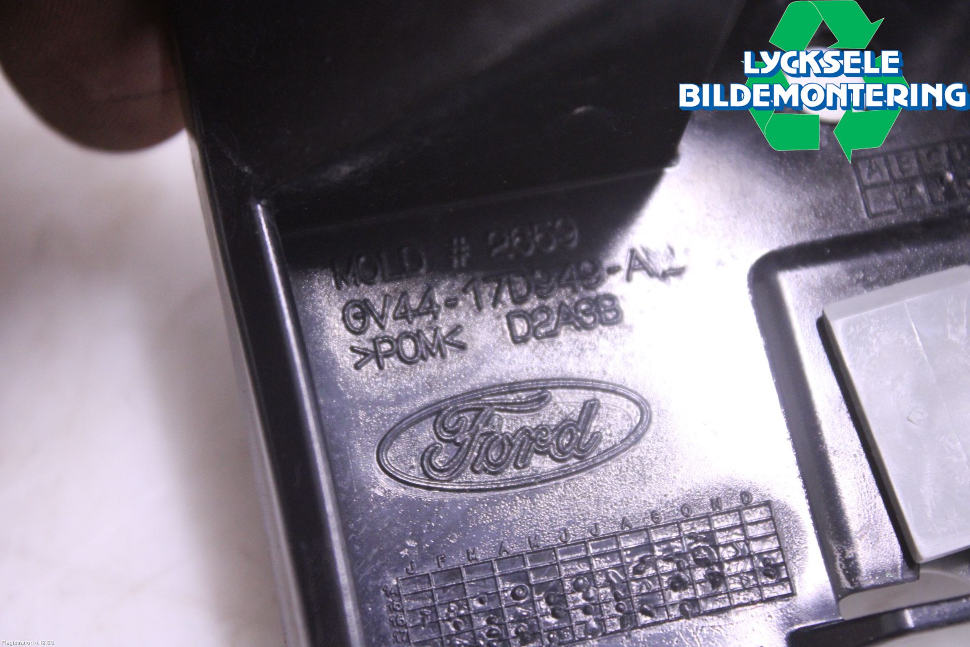 Ford KUGA 17-19 Stötfångarfäste Bak Vä