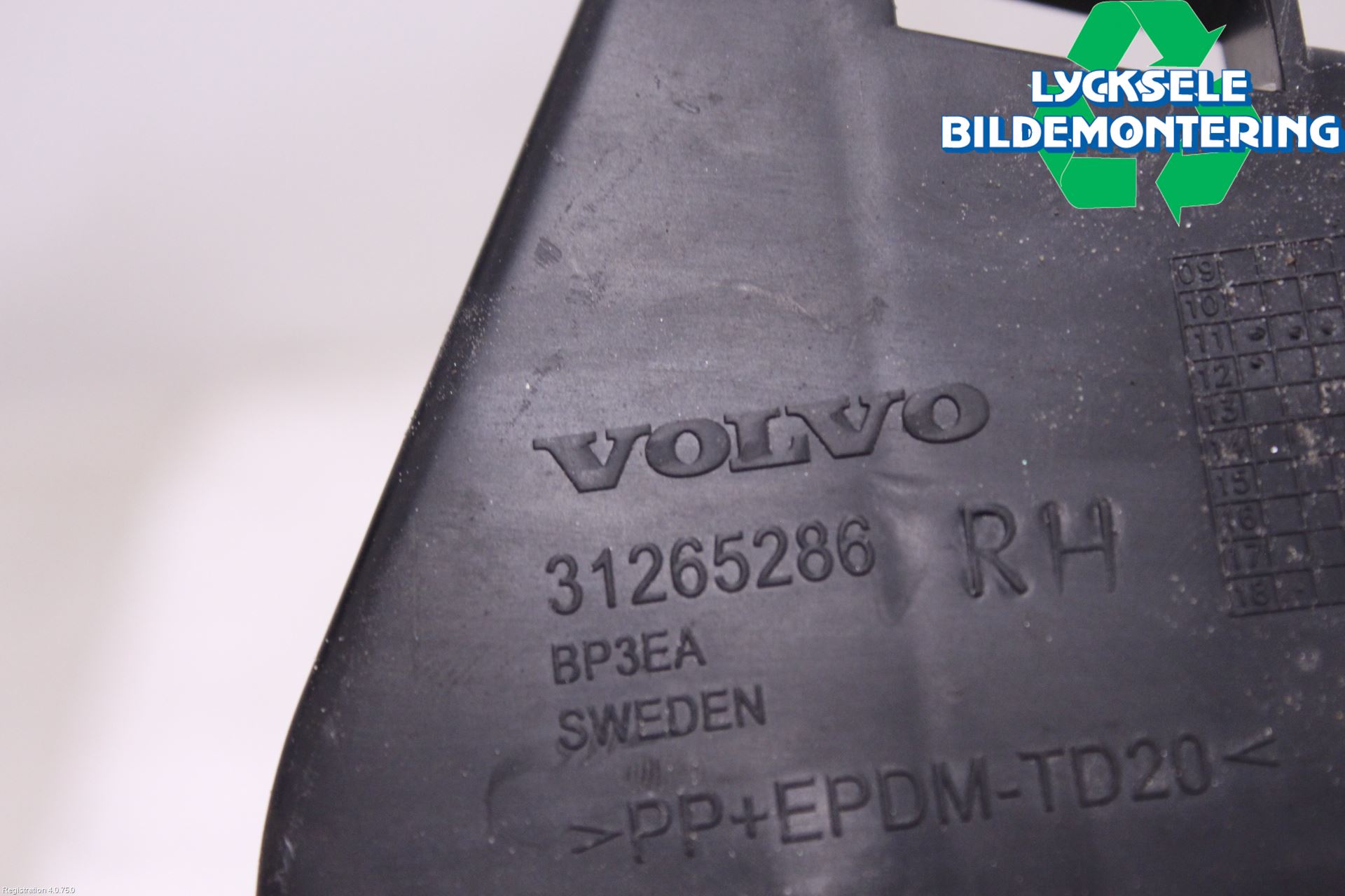 Volvo V60 11-13 Stötfångarfäste Bak Hö