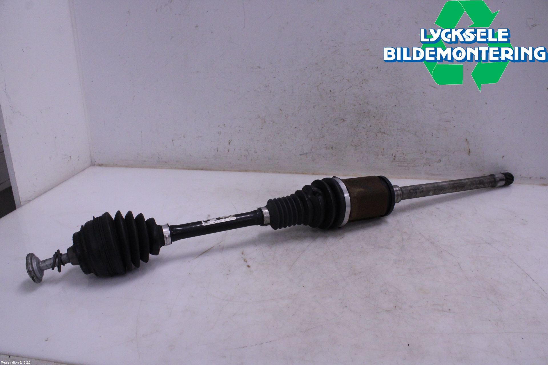 BMW 5 F10/F11/F18 09-17 Drivaxel Fram Höger