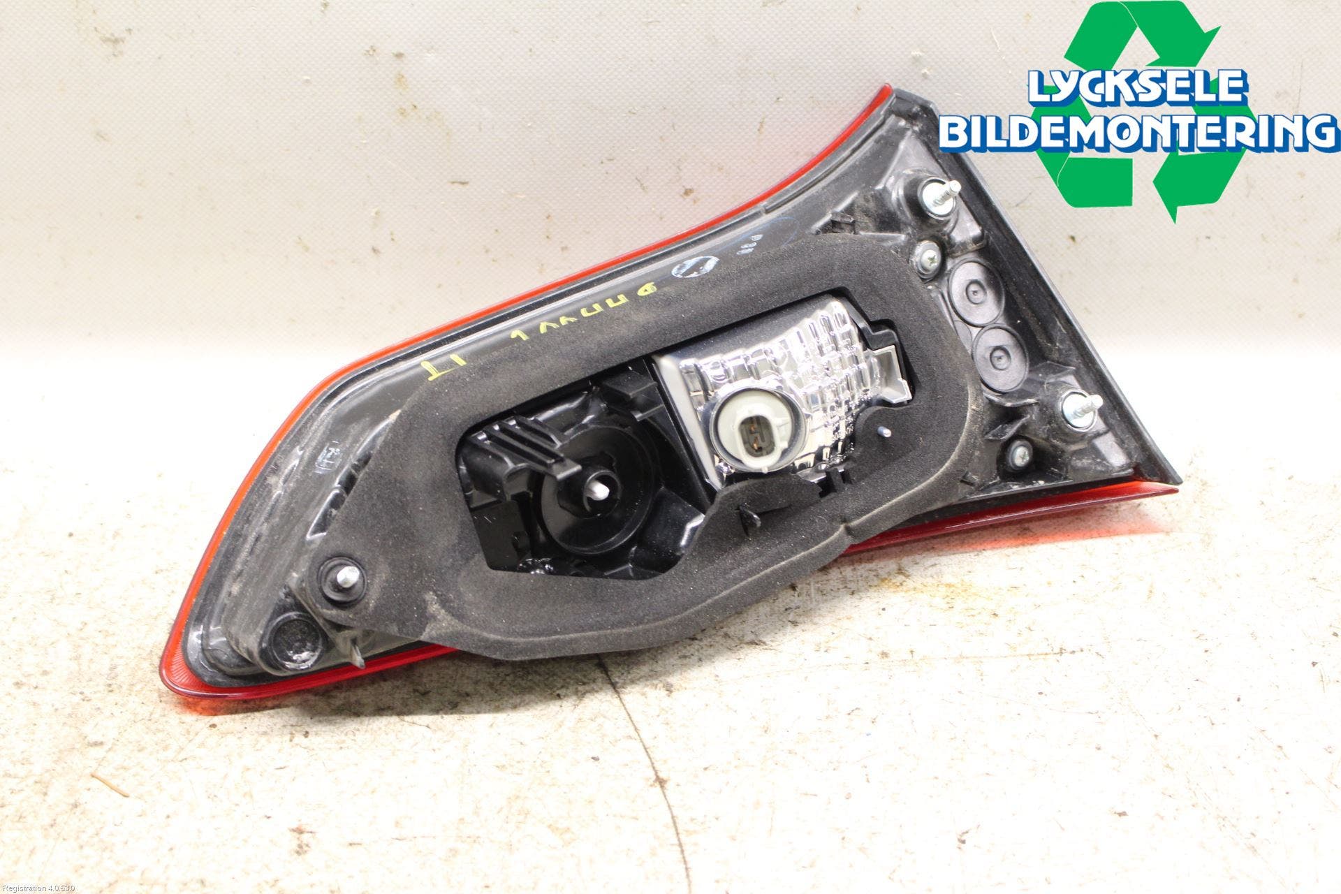 Toyota YARIS XP130 15-20 Bakljus Lucka Hö