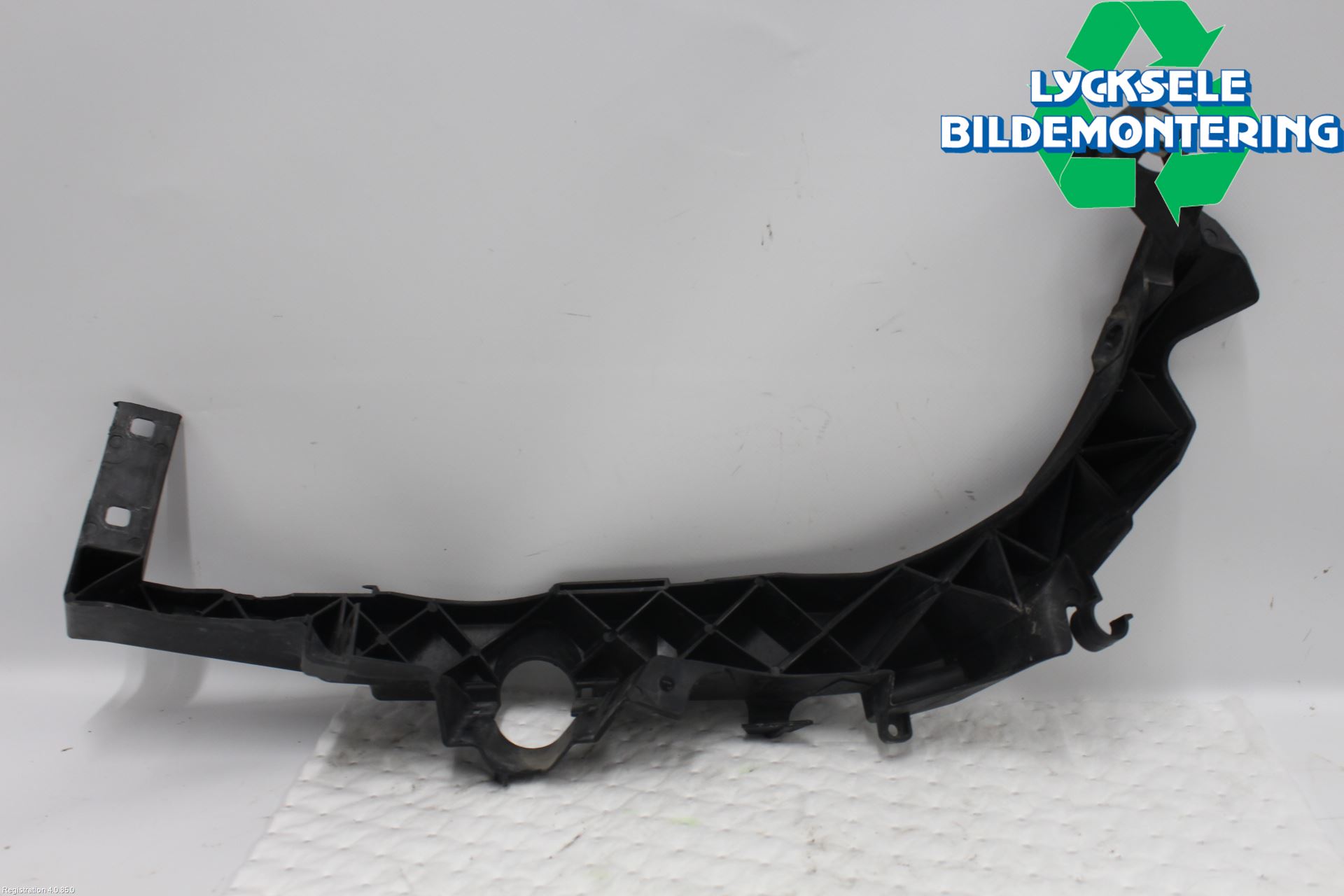 BMW 3 E90/91 SED/TOU 05-12 Strålkast Fästsarg