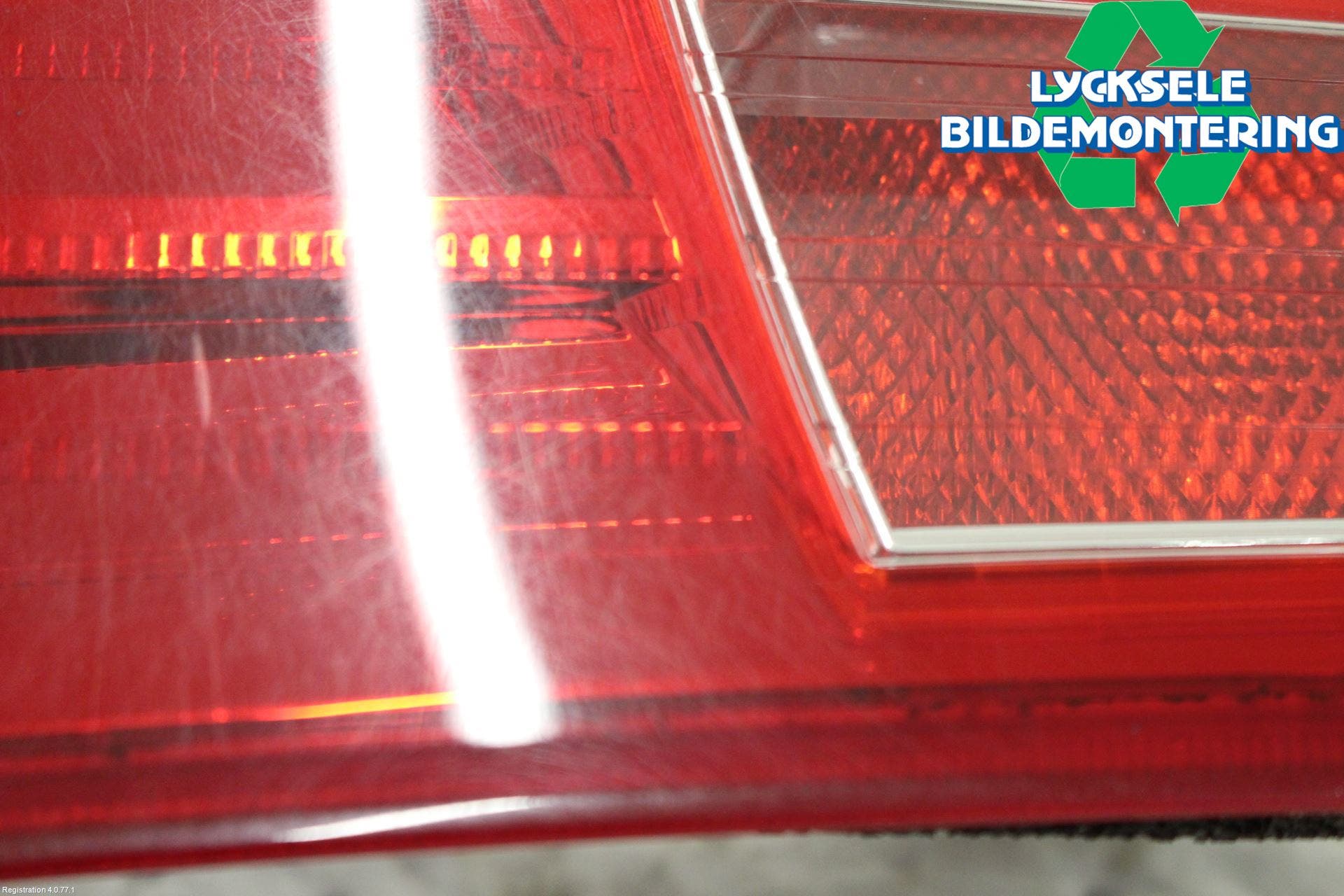 Toyota AURIS 13-19 Bakljus Lucka Vä