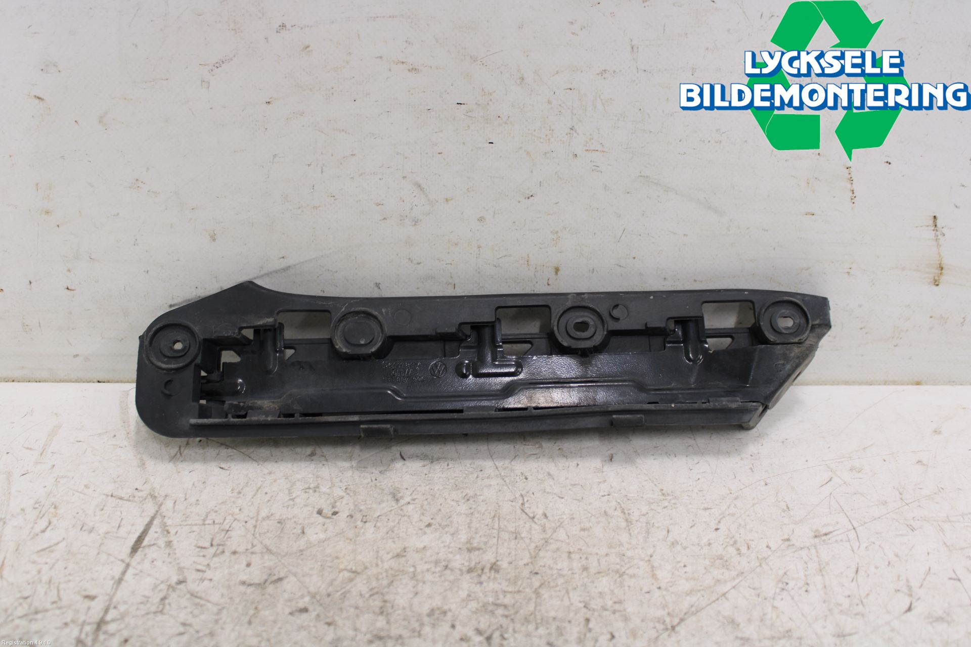 Volkswagen VW CADDY      04-10 Stötfångarfäste Fram Hö