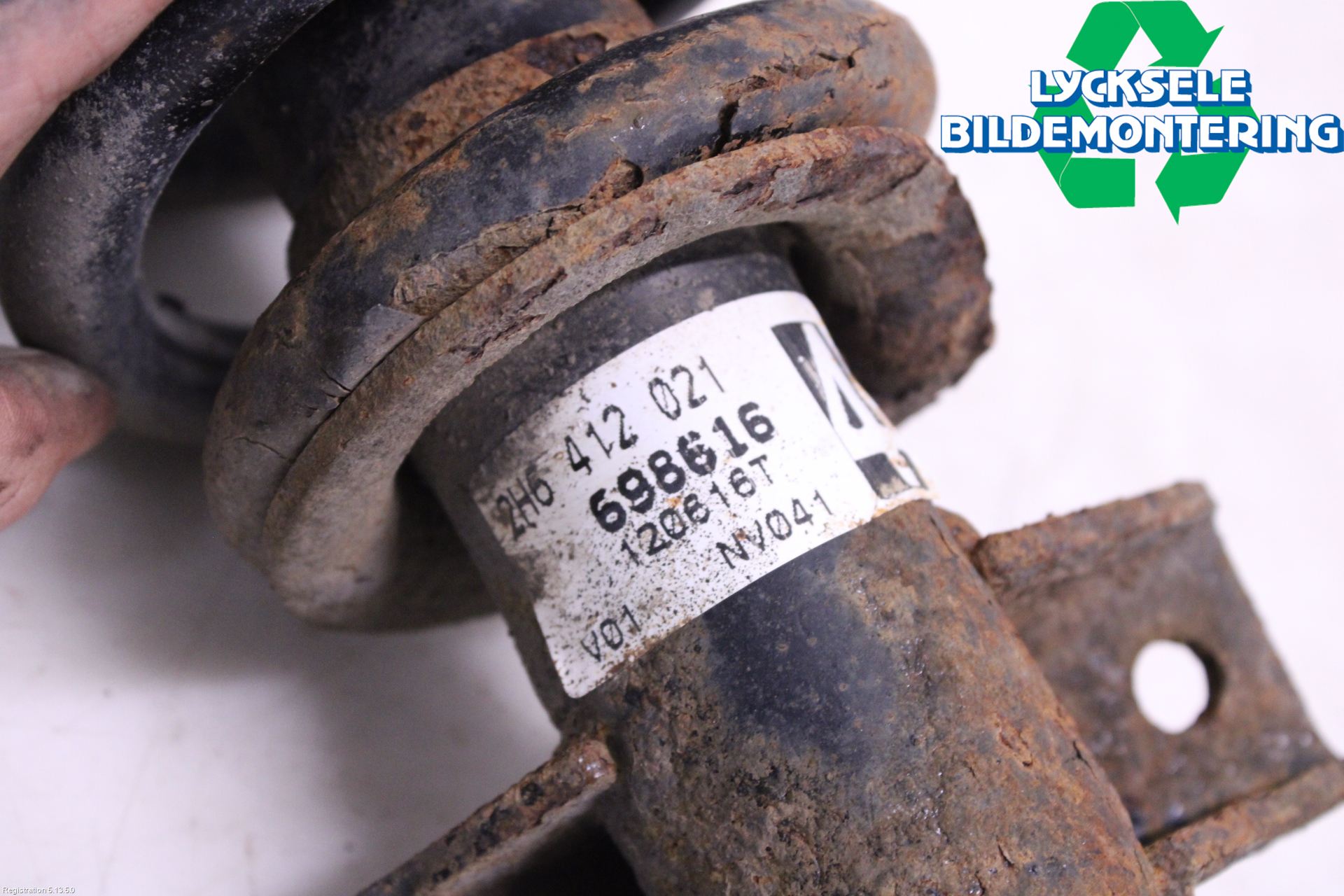Volkswagen VW AMAROK 2H 10-22 Fjäderben Fram Vänster
