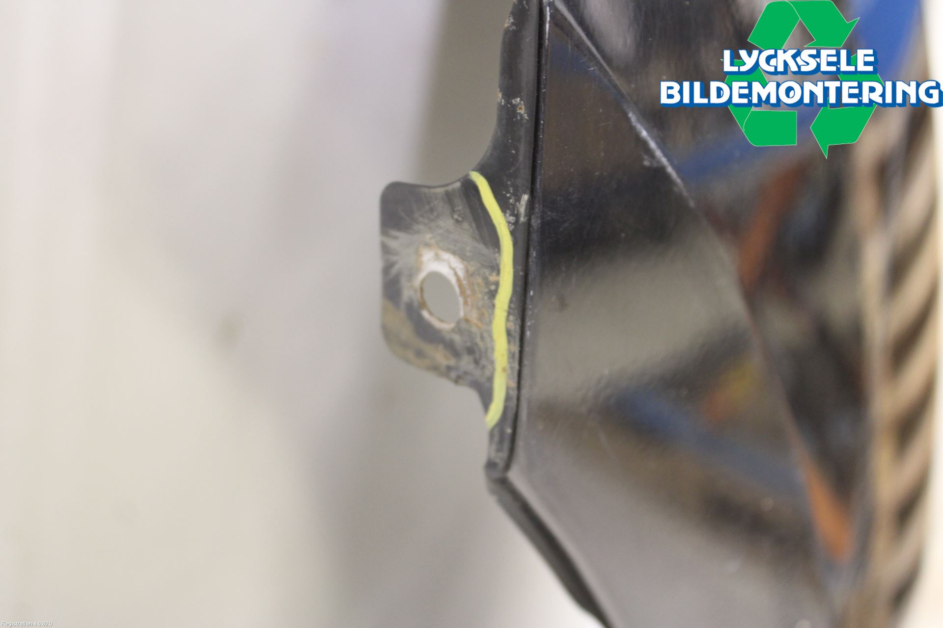 Mitsubishi OUTLANDER 07-12 Skärm Fram Vänster