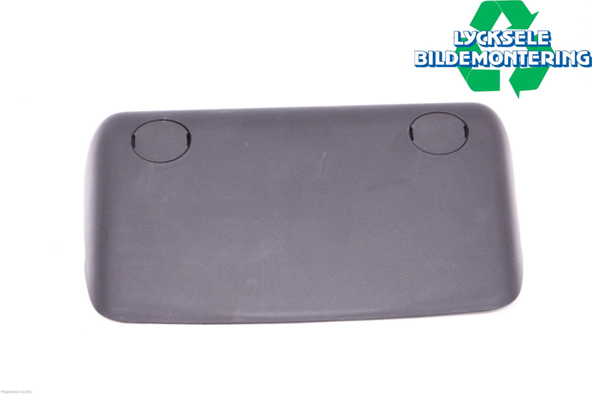 Toyota YARIS XP21 20- Bromsljus Bakruta