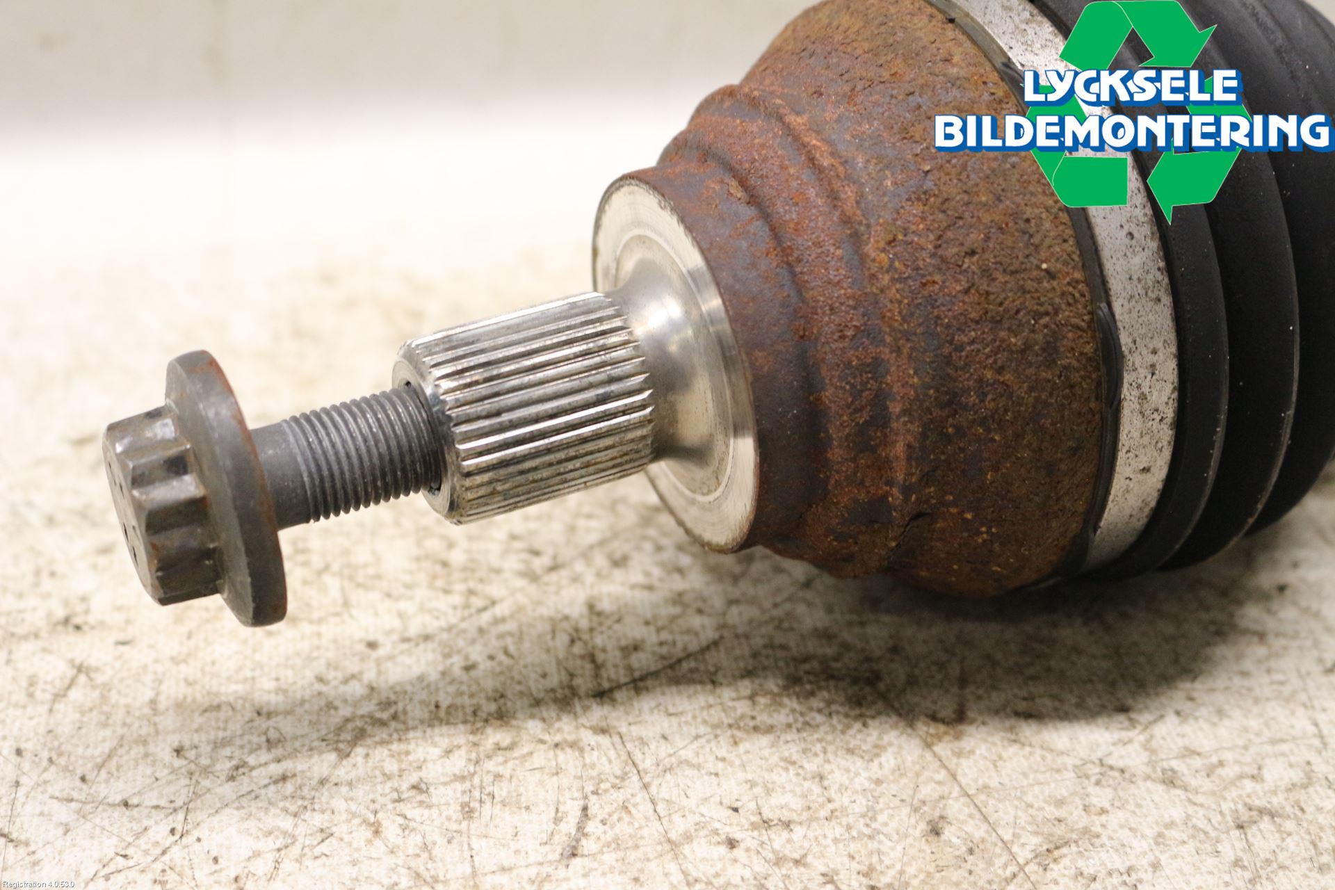 Volkswagen VW PASSAT 15-19 Drivaxel Fram Vänster