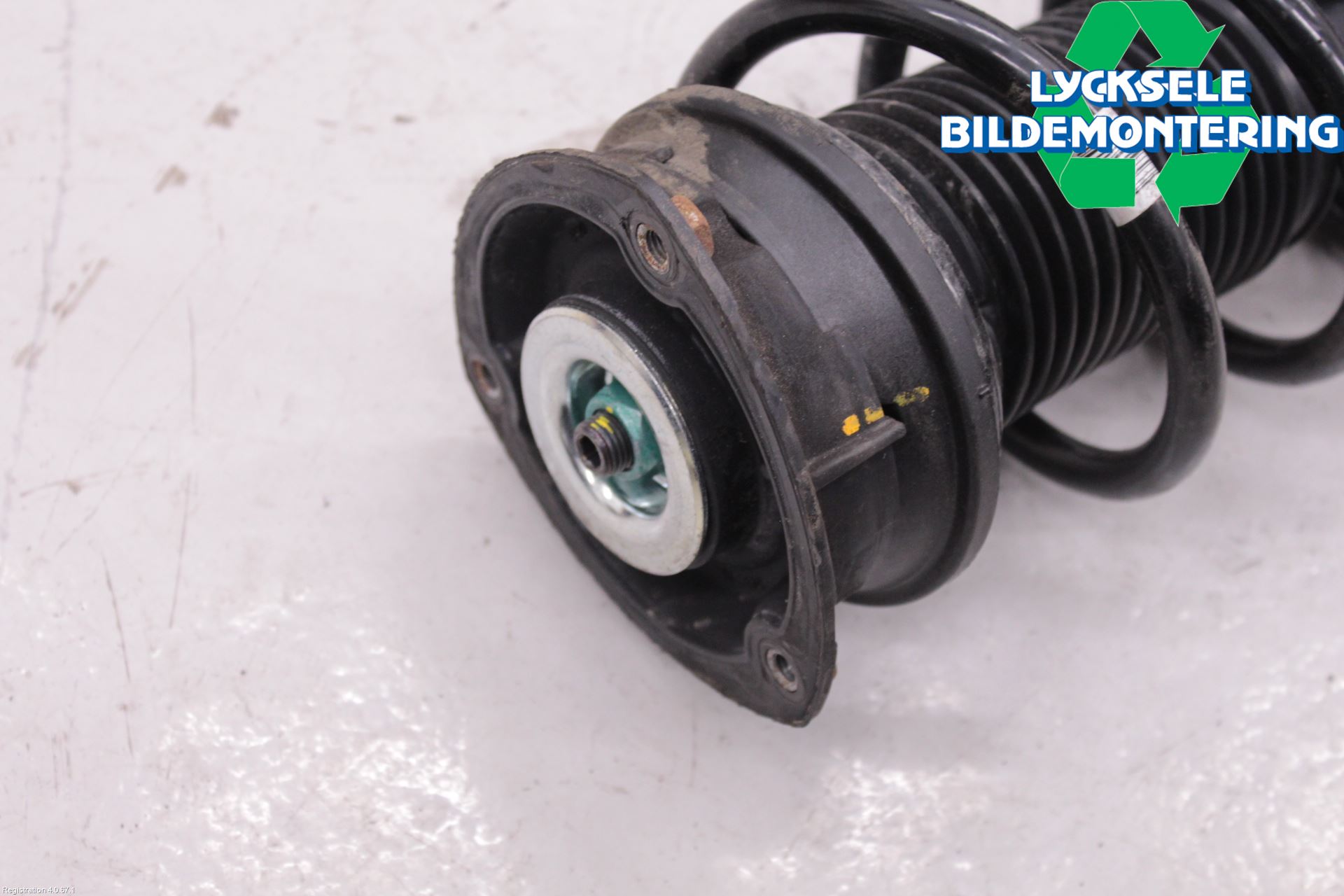 Seat ATECA 16->> Fjäderben Fram Vänster