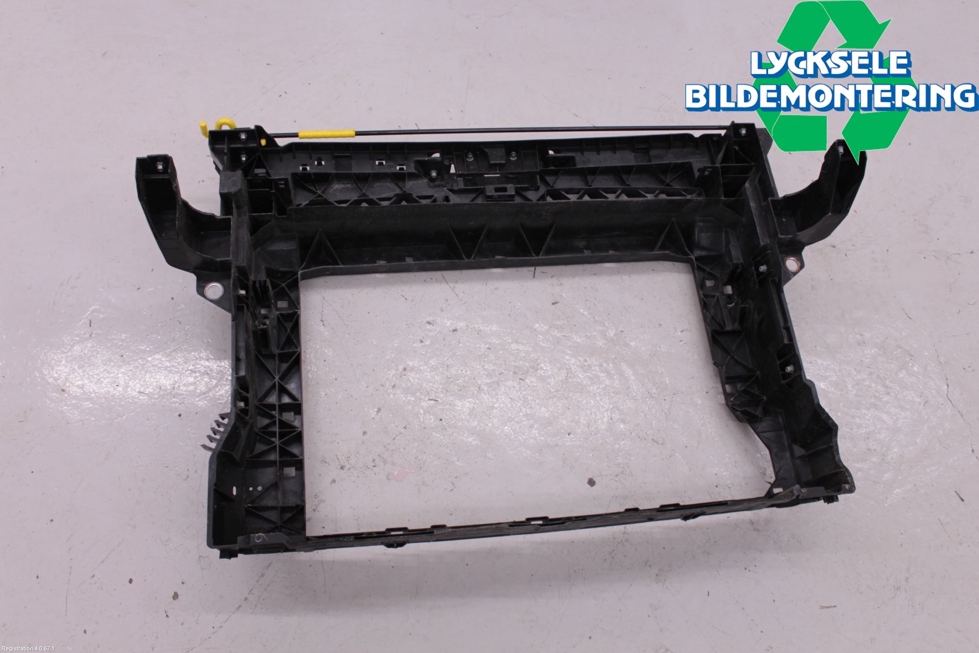 Seat ATECA 16->> Front Huvlåsplåt-Balk