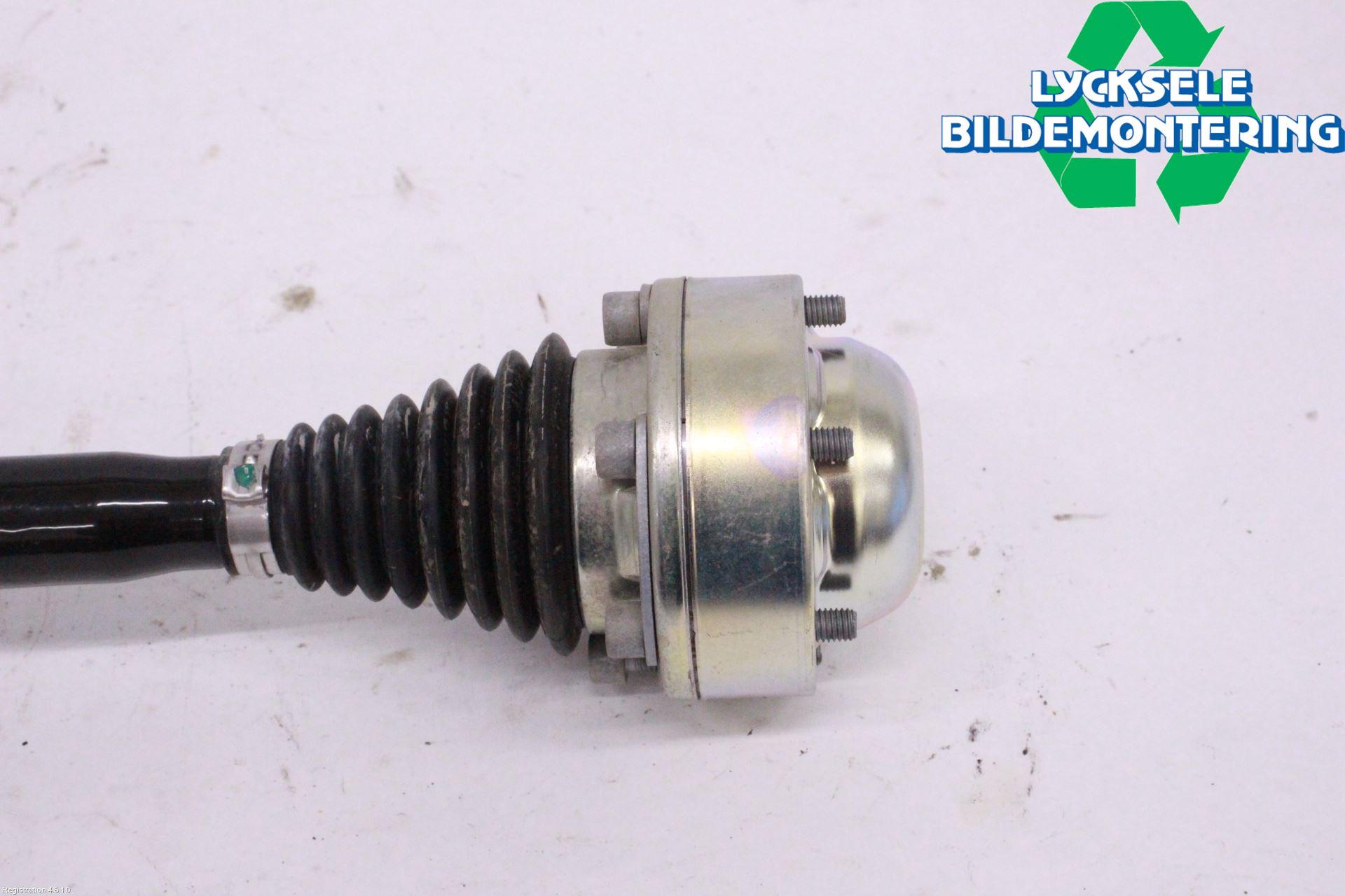 Audi A4/S4 B9 20- Drivaxel Bak Höger