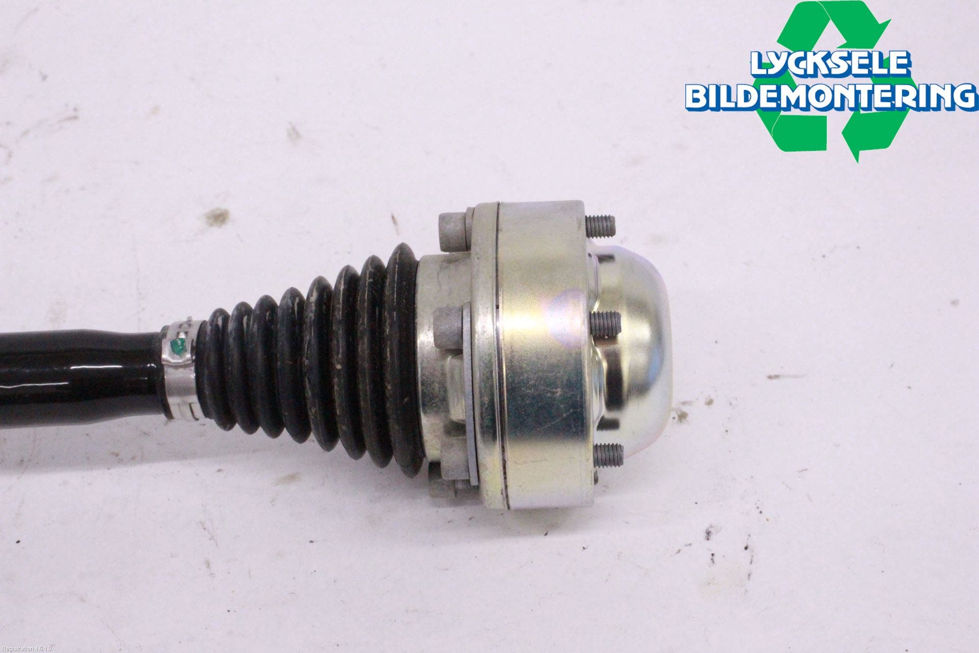 Audi A4/S4 B9 20- Drivaxel Bak Höger