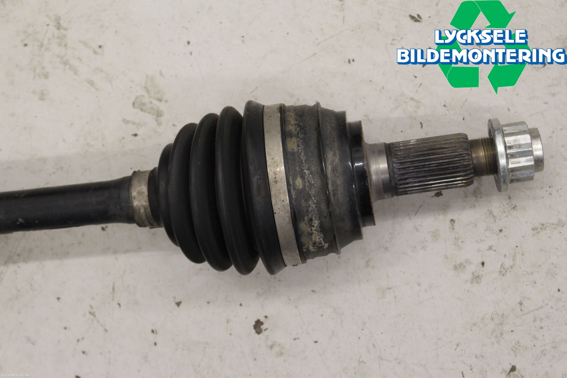 Volkswagen VW TOUAREG 7P 11-18 Drivaxel Fram Vänster
