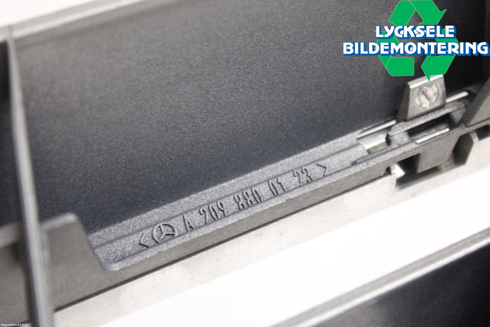 Mercedes-Benz MB CLK (C209) 02-09 Grill Komp