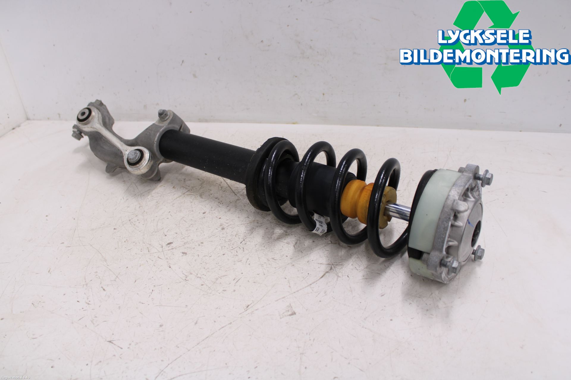 Audi A4/S4 B9 20- Fjäderben Fram Vänster